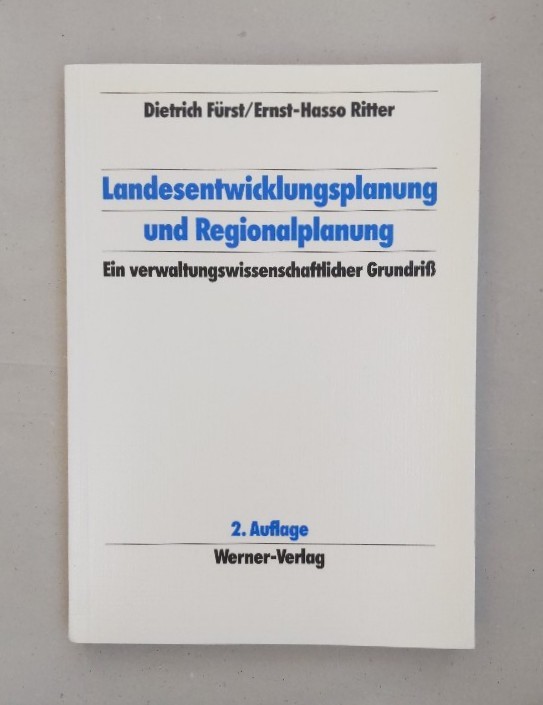 Landesentwicklungsplanung und Regionalplanung. Ein verwaltungswissenschaftlicher Grundriß. - Fürst, Dietrich und Ernst-Hasso Ritter