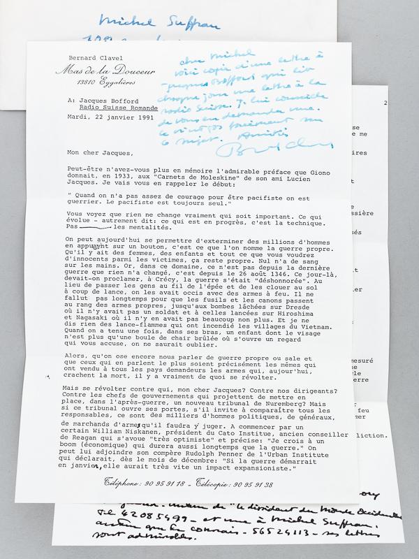 2 très belles lettres de Bernard Clavel évoquant la guerre du Golfe et son pacifisme : 1 L.A.S. signées de 2 pages adressées à l'écrivain bordelais Michel Suffran, datée du 16 janvier 1991 : [ . ] 