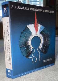 A PLUMARIA INDIGENA BRASILEIRA NO MUSEU DE ARQUEOLOGIA E ETNOLOGIA DA USP [USPIANA BRASIL 500 ANOS] - Dorta, Sonia Ferraro, Cury, Mar?lia Xavier.