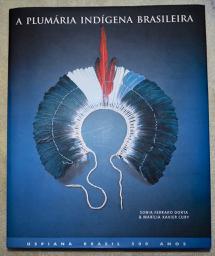 A PLUMARIA INDIGENA BRASILEIRA NO MUSEU DE ARQUEOLOGIA E A PLUMARIA INDIGENA BRASILEIRA NO MUSEU DE ARQUEOLOGIA E