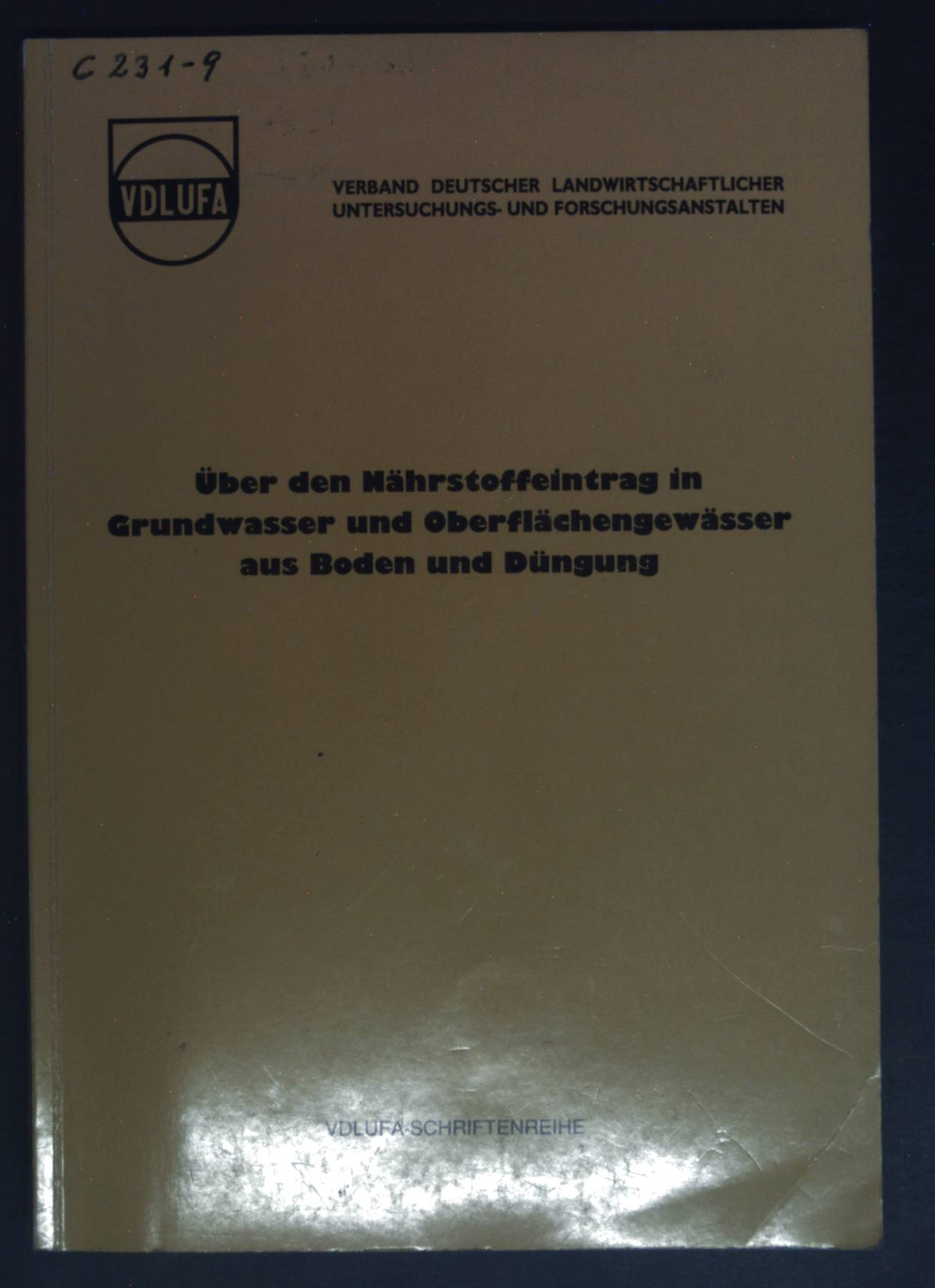 Über den Nährstoffeintrag in Grundwasser und Oberflächengewässer aus Boden und Düngung. VDLUFA-Schriftenreihe. - Welte, Erwin