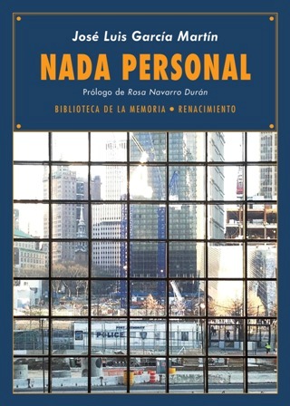 Nada personal. Diario (2012 - 2013). Prólogo de Rosa Navarro Durán. José Luis García Martín (Aldeanueva del Camino, 1950) es uno de los secretos mejor guardado de la literatura española contemporánea. Gracias sobre todo a que, aunque tiene un gran número de seguidores, le siguen y le leen mucho más sus antipatizantes que sus simpatizantes. En cualquier caso, JLGM es sin duda el mejor lector y antólogo de la poesía de los últimos sesenta años y el que más ha influido en la consolidación del actual canon poético, tanto gracias a sus propias antologías como a las antologías perpetradas por enemigos e imitadores de mayor o menor prestigio. Lo que puede comprobar cualquiera que se asome, por poner solo un par de ejemplos, a la antología falsamente consultada que preparó Jesús García para Visor en 1999 o alguna otra más reciente y acedémica en la misma editorial. Pero JLGM, que ha tentado todos los géneros y lleva ya publicados más de medio centenar de libros es sobre todo un contumaz, amení - GARCÍA MARTÍN, José Luis.-