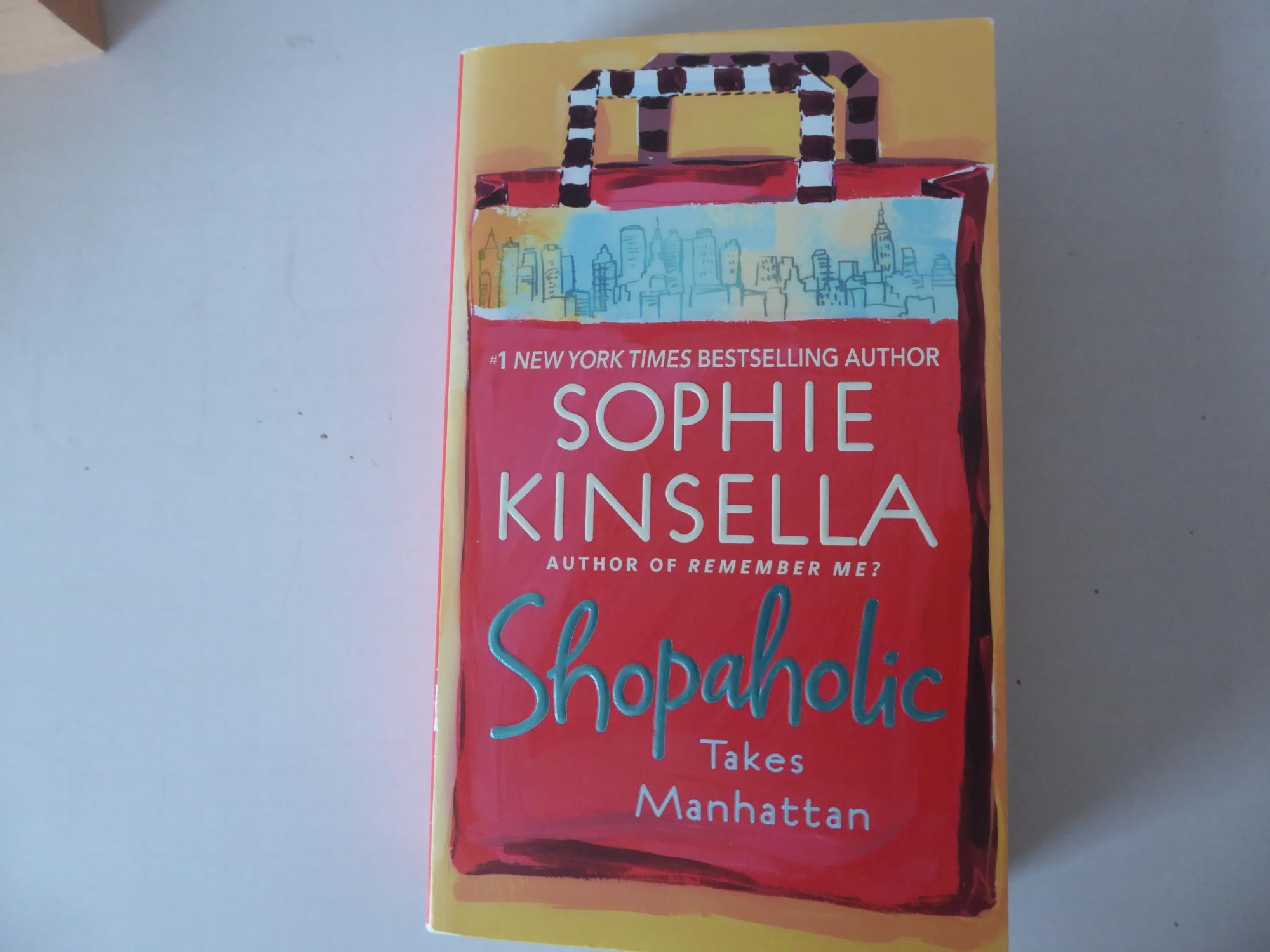 Shopaholic. Takes Manhattan. Paperback - Sophie Kinsella