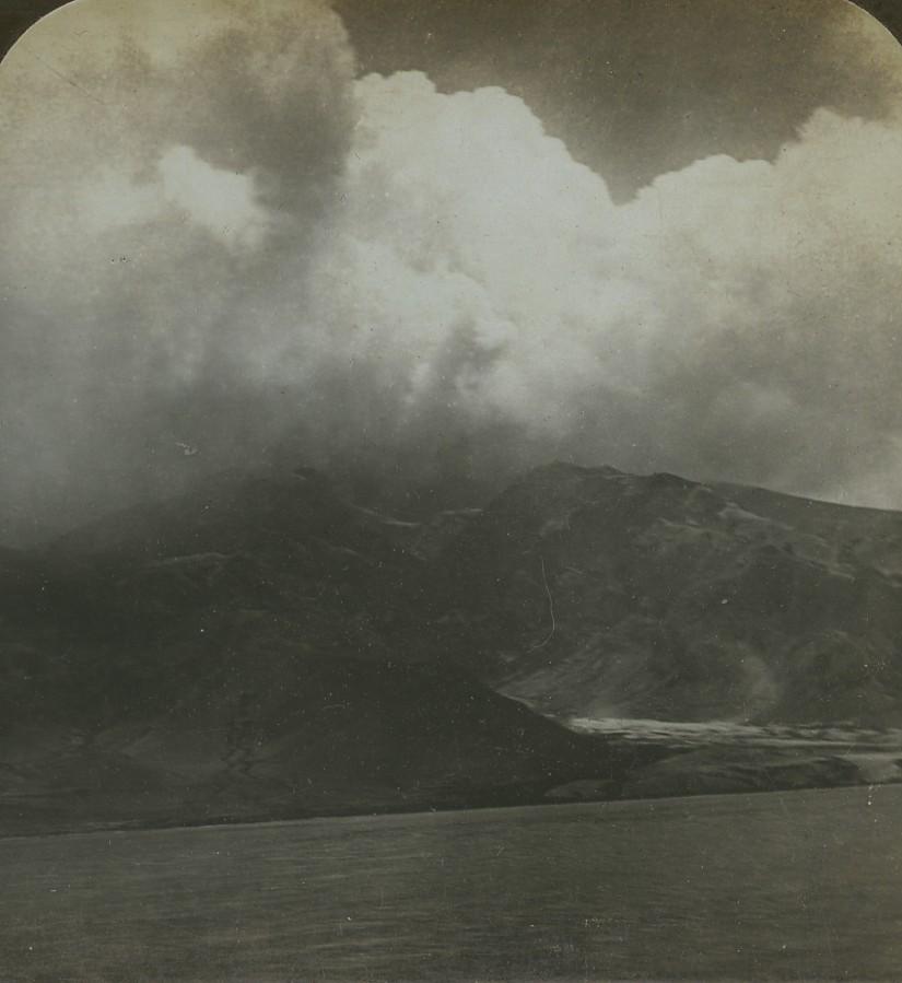 Martinique Mount Pelée Volcano in eruption Old Photo Stereoview AMC