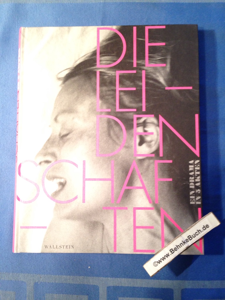 Die Leidenschaften, ein Drama in fünf Akten : Begleitbuch zur Ausstellung in Dresden vom 25. Februar bis zum 30. Dezember 2012 ; [anlässlich der Ausstellung Die Leidenschaften. Ein Drama in fünf Akten, eine Ausstellung des Deutschen Hygiene-Museums Dresden, 25. Februar - 30. Dezember 2012]. [hrsg. von Catherine Nichols und Gisela Staupe für das Deutsche Hygiene-Museum. Autorinnen der Einführungstexte in die jeweiligen Akte: Edith Hirte ; Inga Nake ; Catherine Nichols] - Nichols, Catherine (Herausgeber), Edith (Mitwirkender) Hirte und Inga (Mitwirkender) Staupe Gisela (Herausgeber) Nake