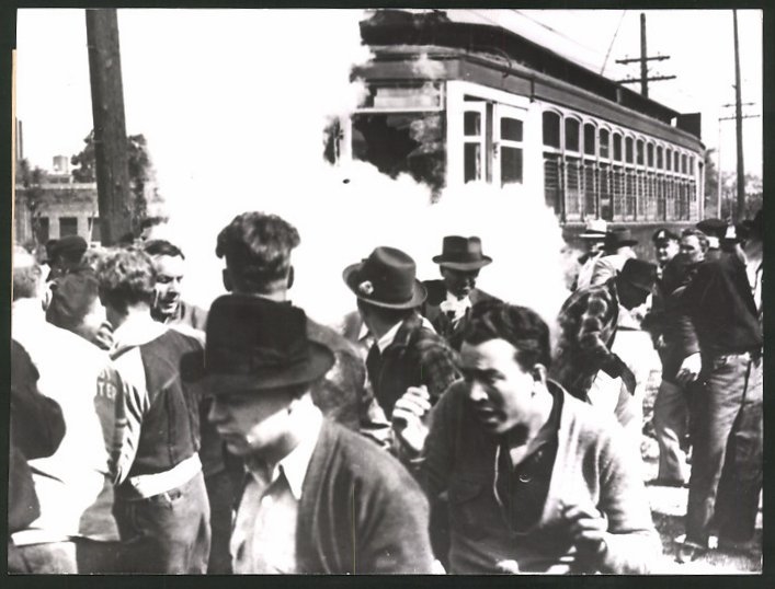Photo Schostal Ansicht West Allis Wisconsin Streikposten Attackieren Strassenbahn Voller Streikbrecher 1939 Photograph Bartko Reher
