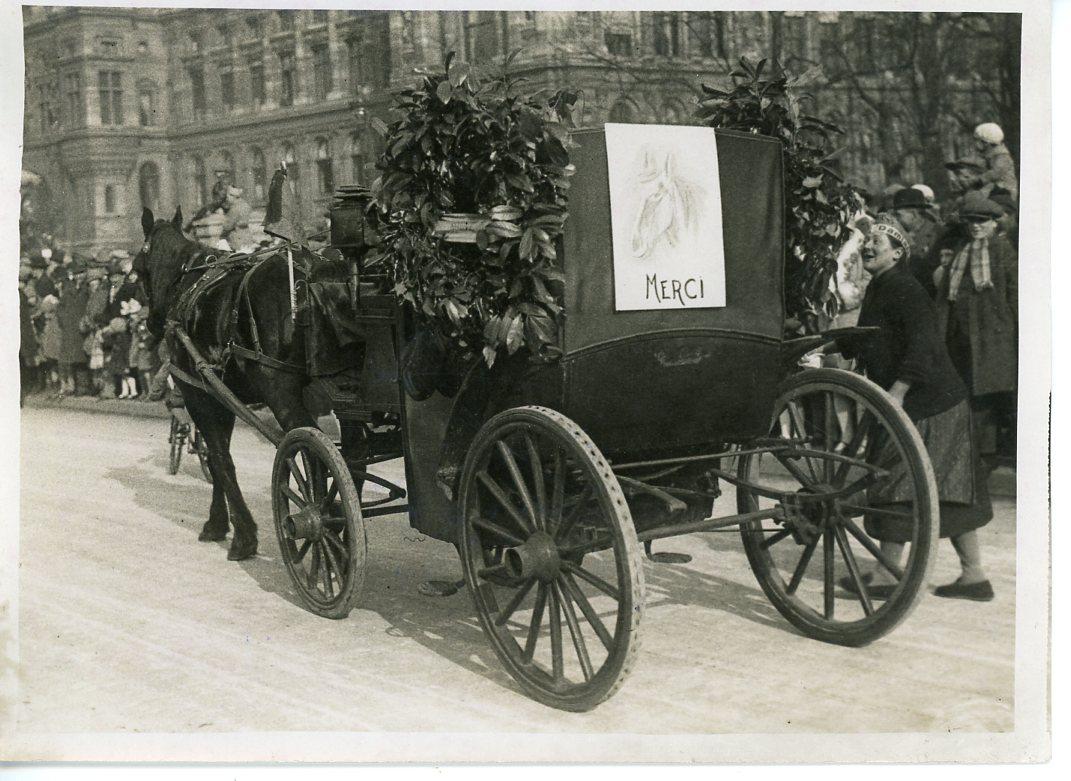 Paris L Enterrement Du Dernier Fiacre By Photographie Originale Original Photograph 1930 Photograph Photovintagefrance