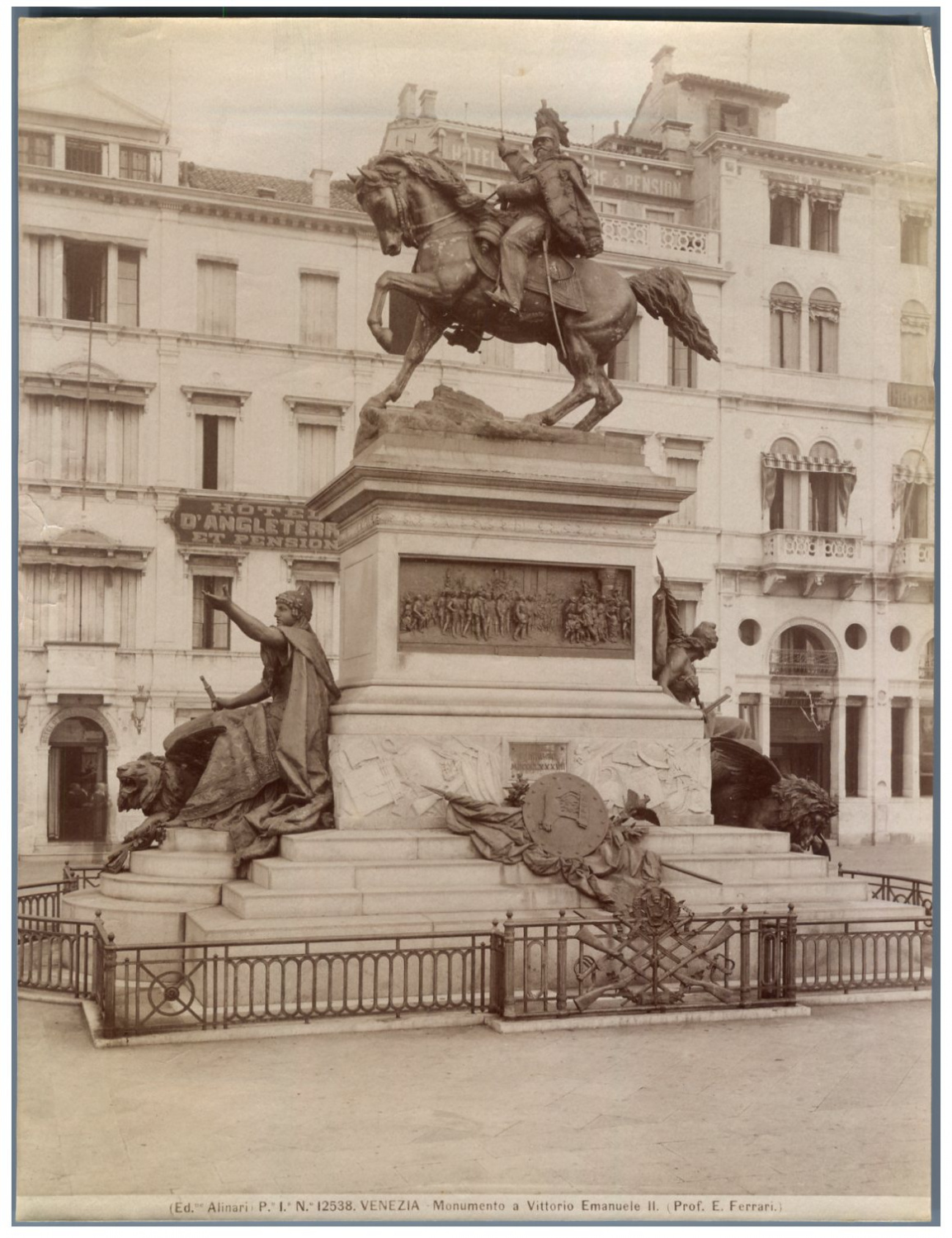 Ed. Alinari, Italie, Venezia, Monumento a Vittorio Emanuele II by ...