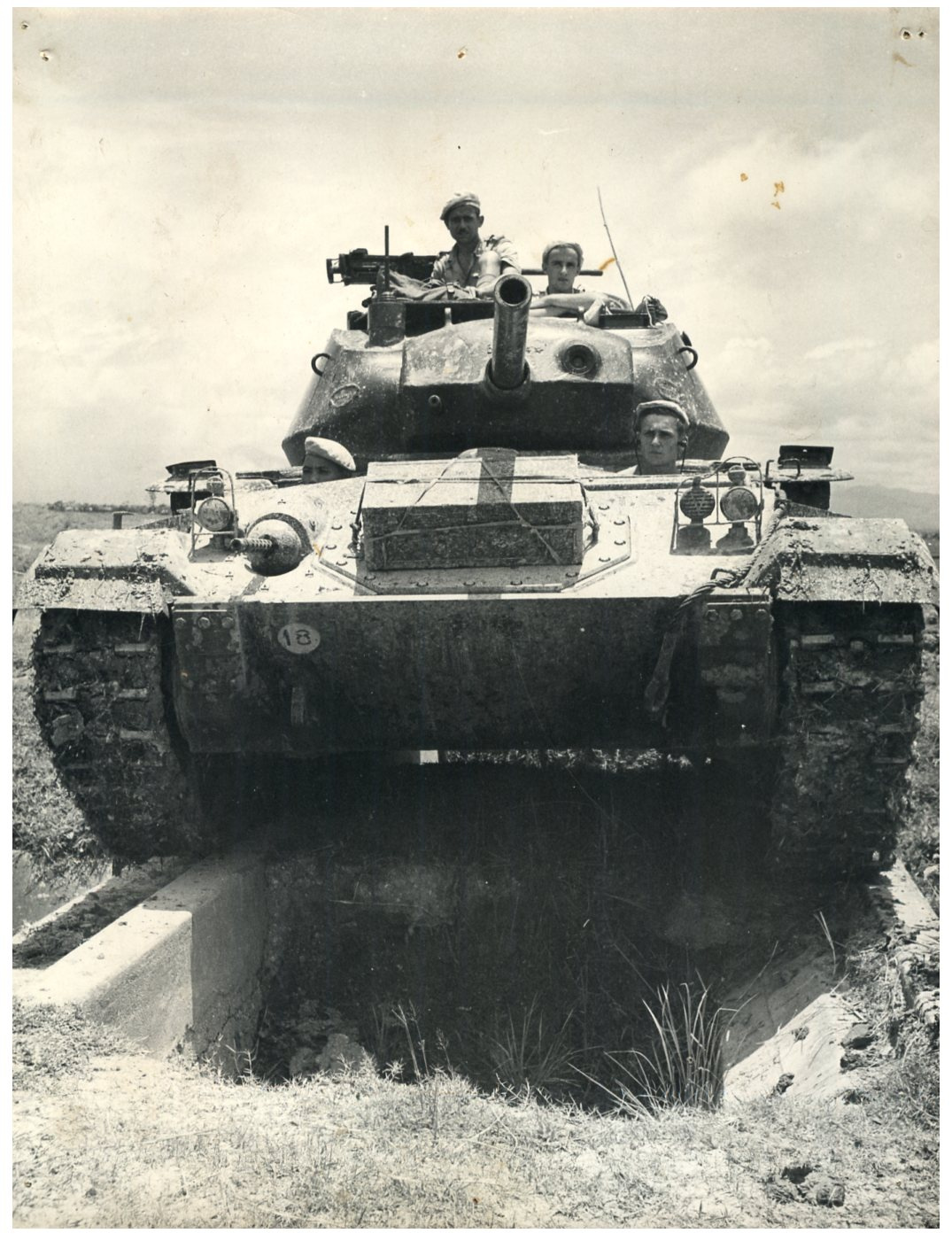 GUERRE D'INDOCHINE CHAR FRANÇAIS by Photographie originale / Original  photograph: (1950) Photograph | photovintagefrance, image size:1075x1401