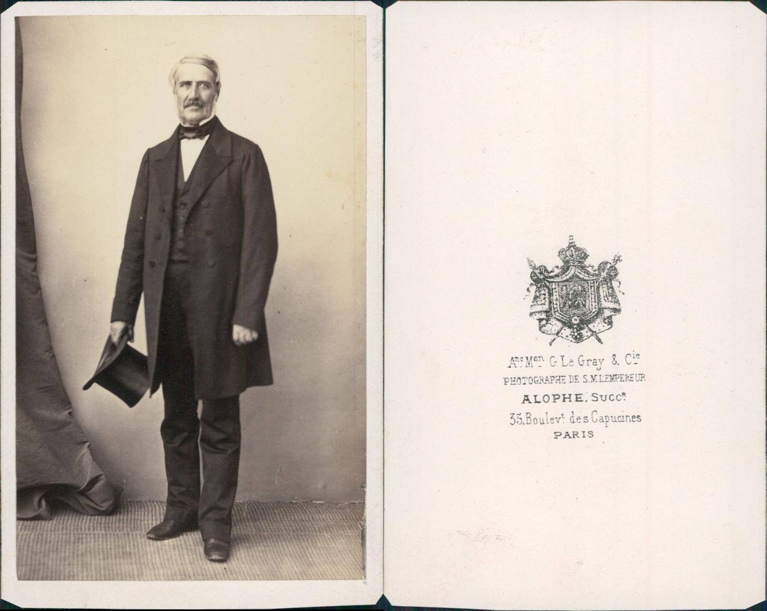 Alophe, Paris, portrait en pied homme au chapeau by Photographie ...