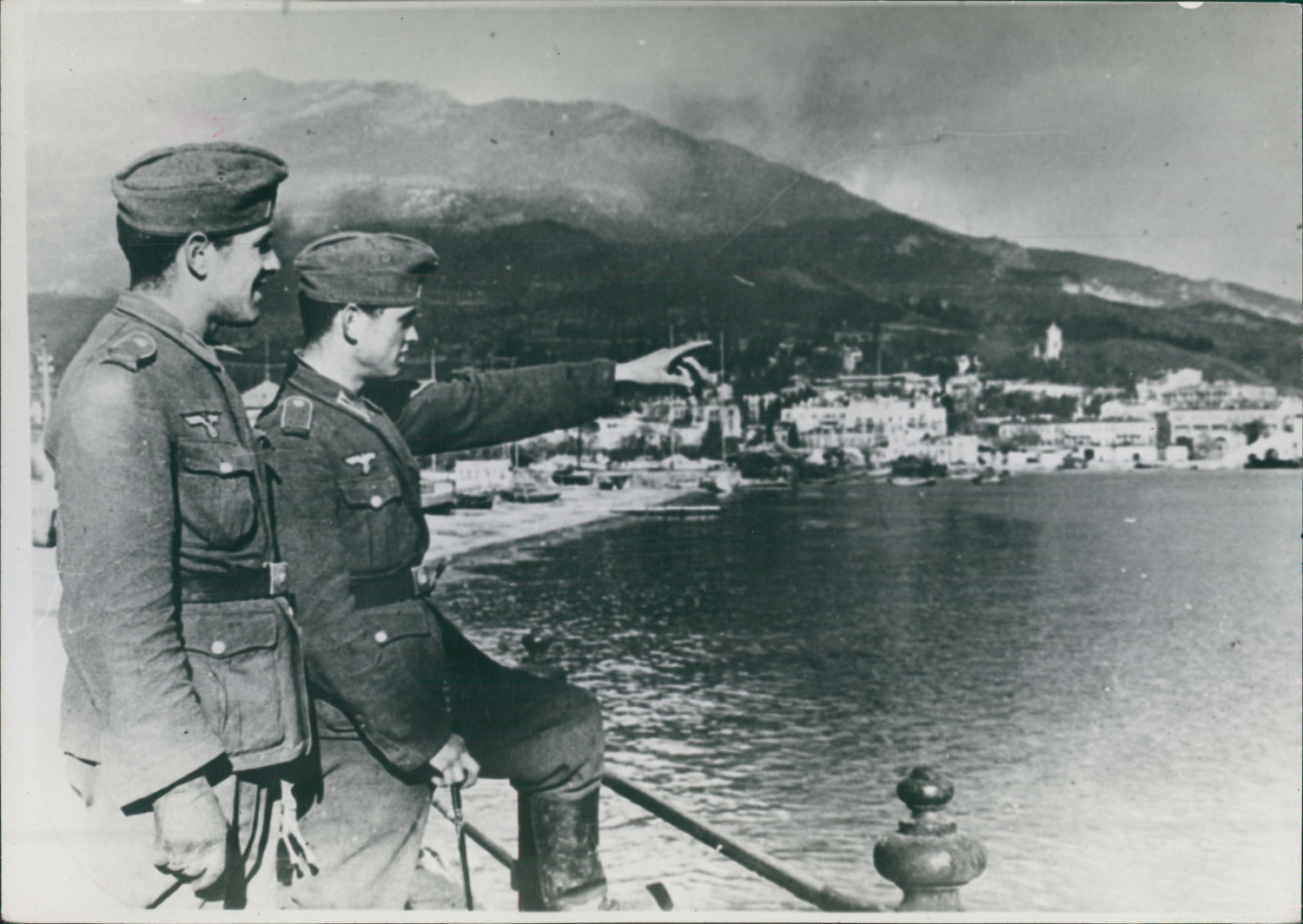 Guerre 39 45 Soldats A Yalta 1943 Vintage Silver Print By Photographie Originale Original Photograph 1943 Photograph Photovintagefrance