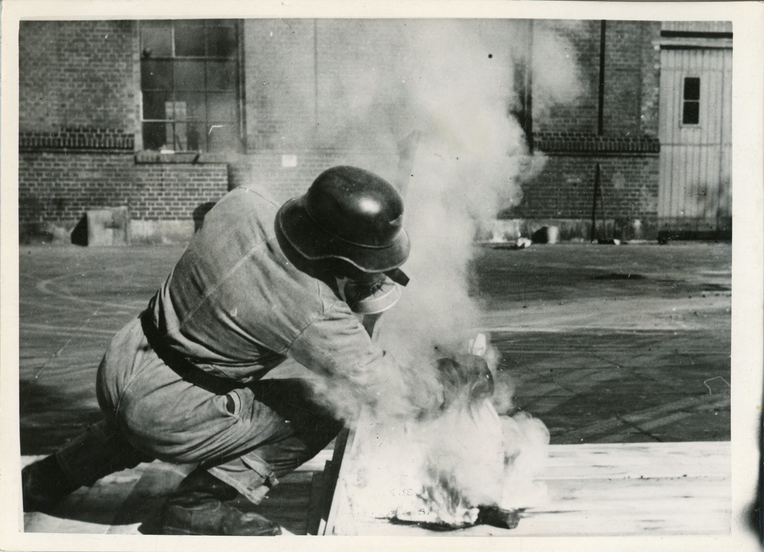 Guerre 39 45 Soldat Eteignant Un Feu Provoque Par Une Bombe 1942 Vintage Silver Print By Photographie Originale Original Photograph 1942 Photograph Photovintagefrance