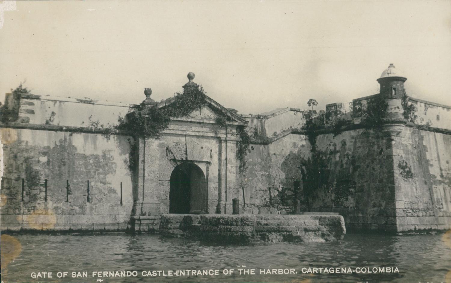 Colombie, Cartagena, Porte du château San Fernando, ca.1905, Vintage silver print on carte postale paper Photographie originale / Original photograph