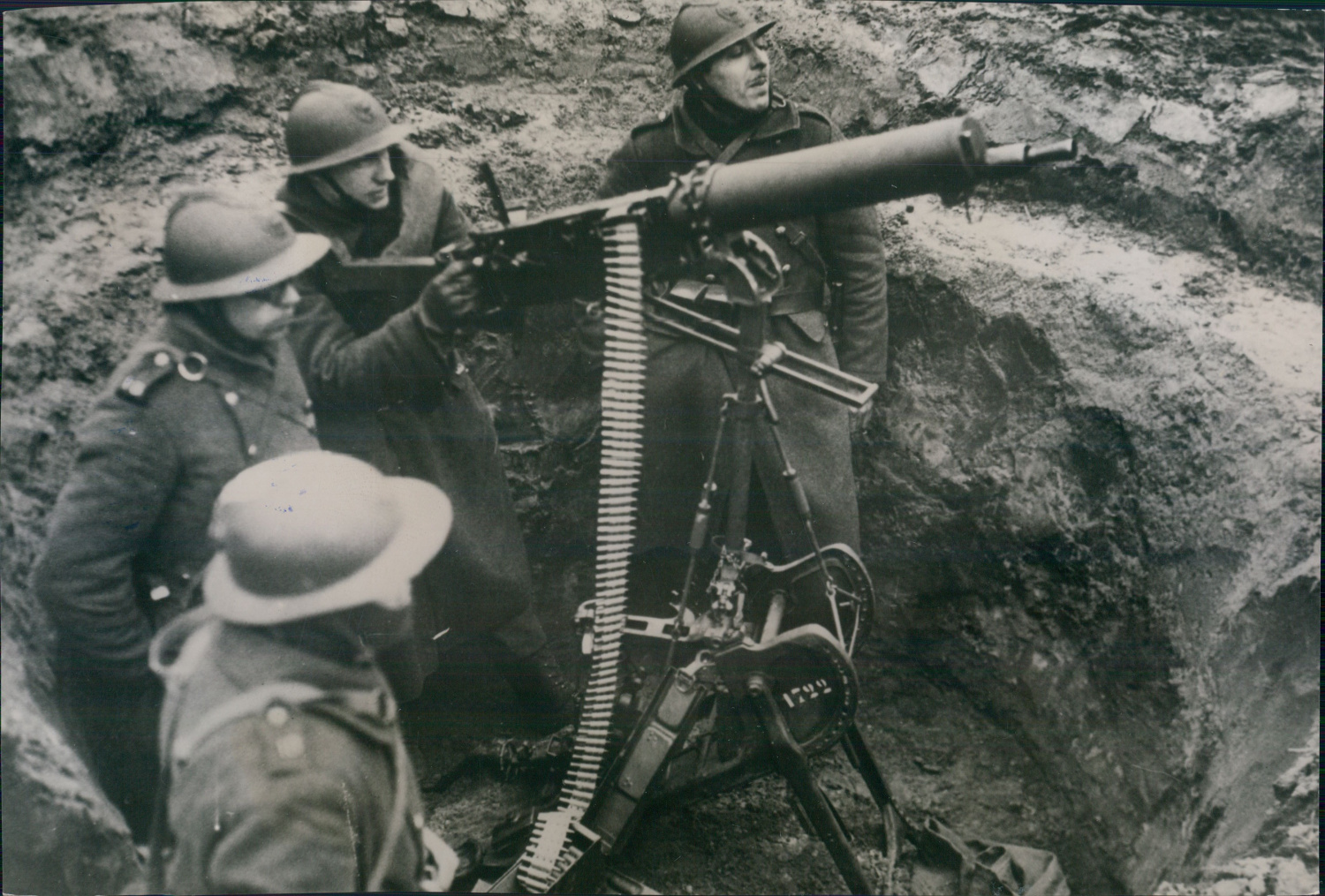 Guerre 39 45 Soldats Belges Avec Mitrailleuse Anti Aerienne Ca 1941 Vintage Silver Print By Photographie Originale Original Photograph 1941 Photograph Photovintagefrance