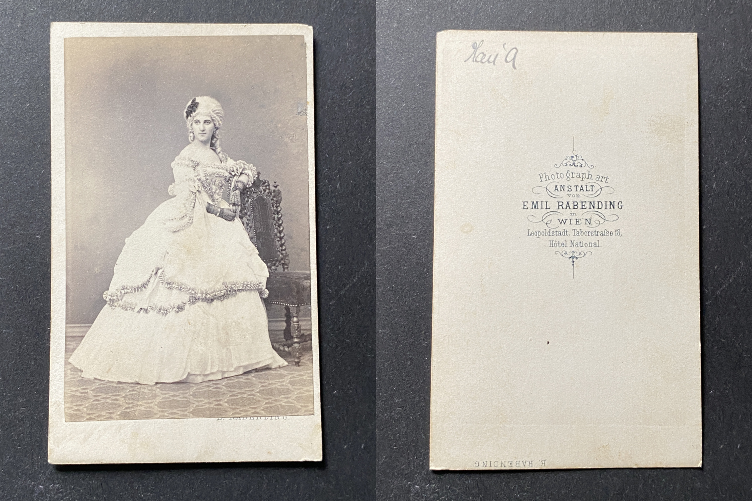 Rabending, Wien, Anna Marek, actrice en costume 18e siècle Photographie originale / Original photograph [ ]
