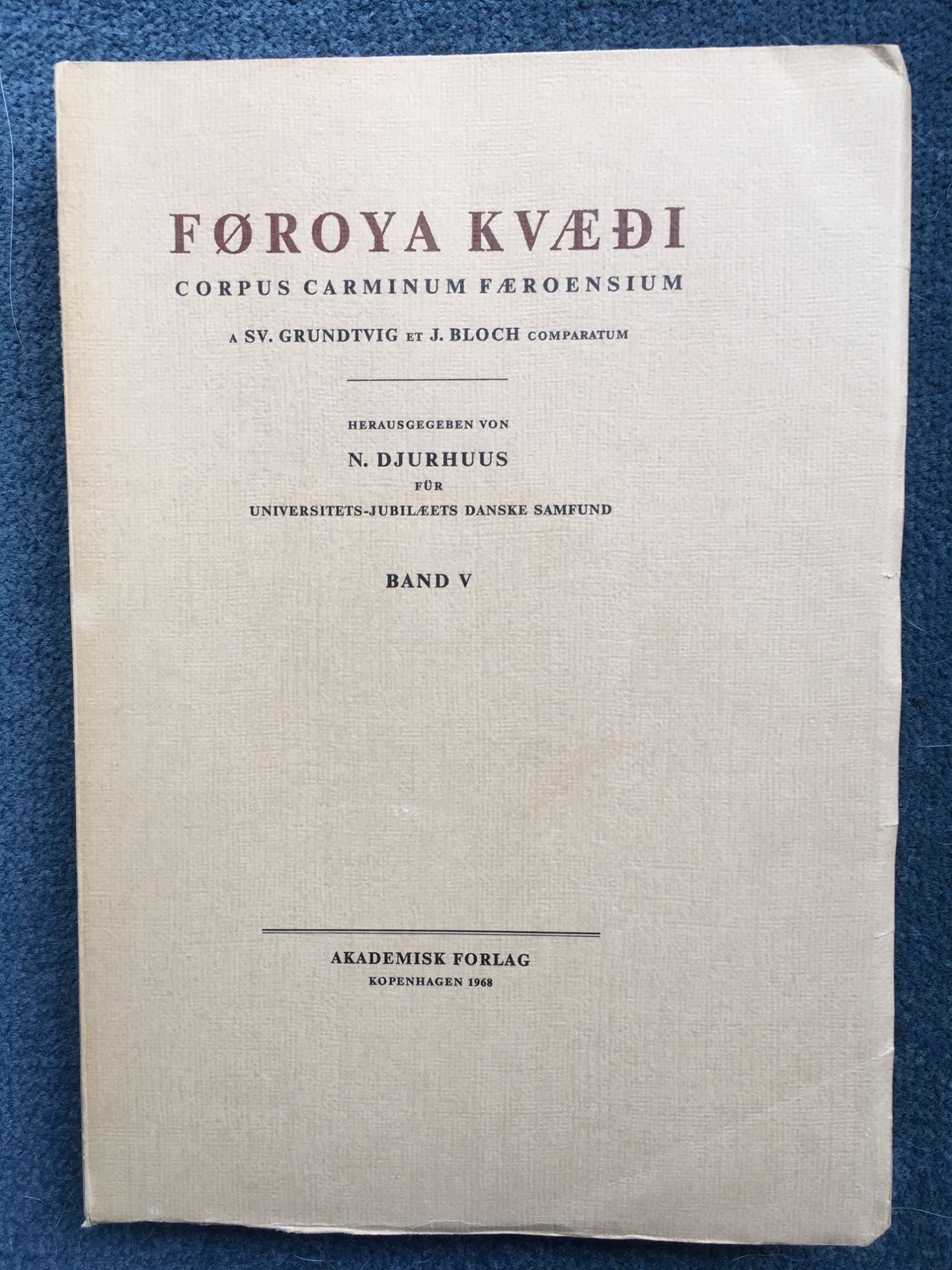 Fa Roya Kva A I Corpus Carminum Fa Roensium Band I Teil 1 2 Band Ii Teil 1 2 3 Band Iii Teil 1 2 Band Iv Teil 1 2 Band V By Grundtvig Sv Bloch J Matras Chr Paperback
