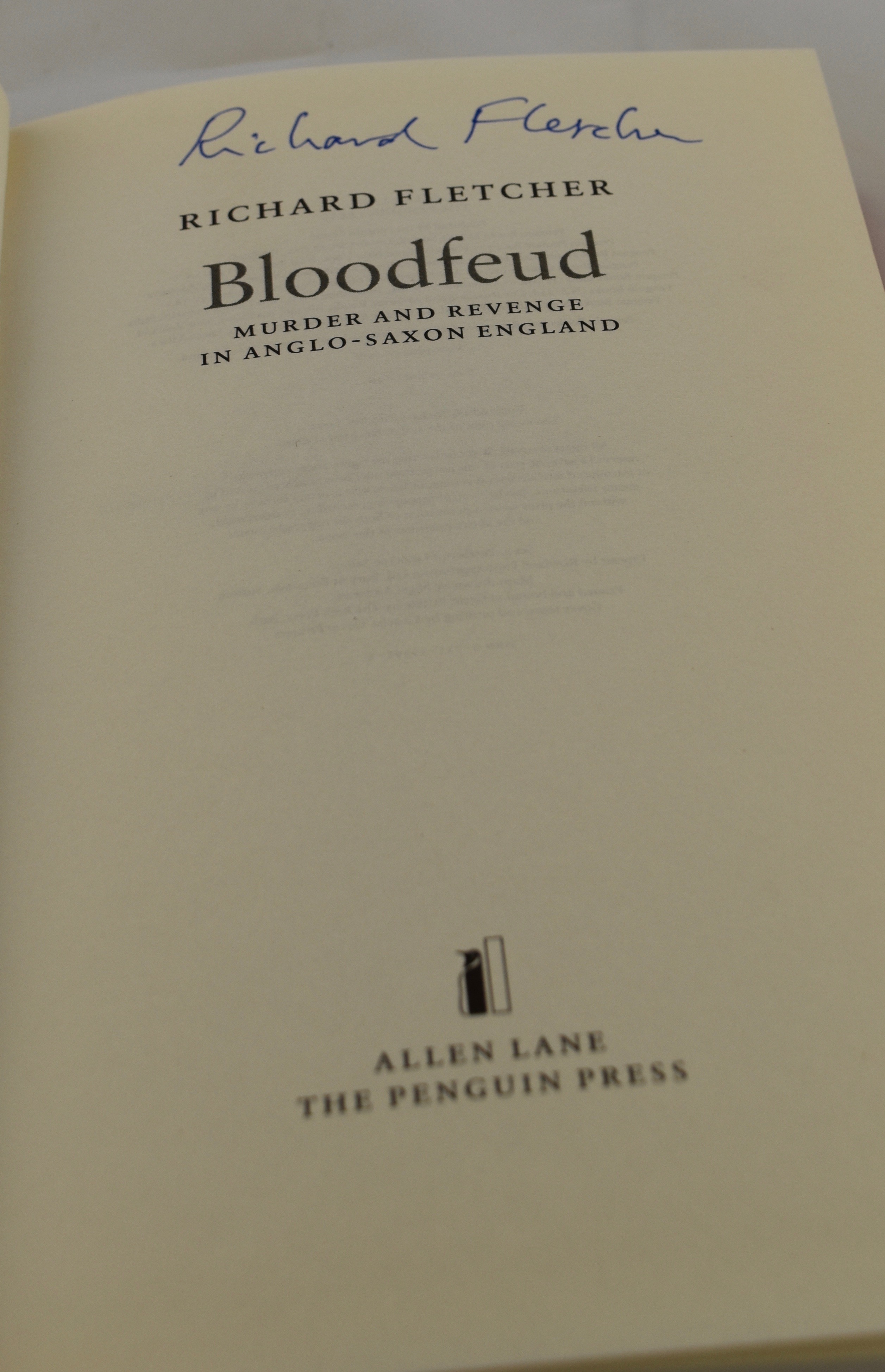 Bloodfeud: Murder and Revenge in Anglo-Saxon England: 9780195161366:  Fletcher, Richard: Books 