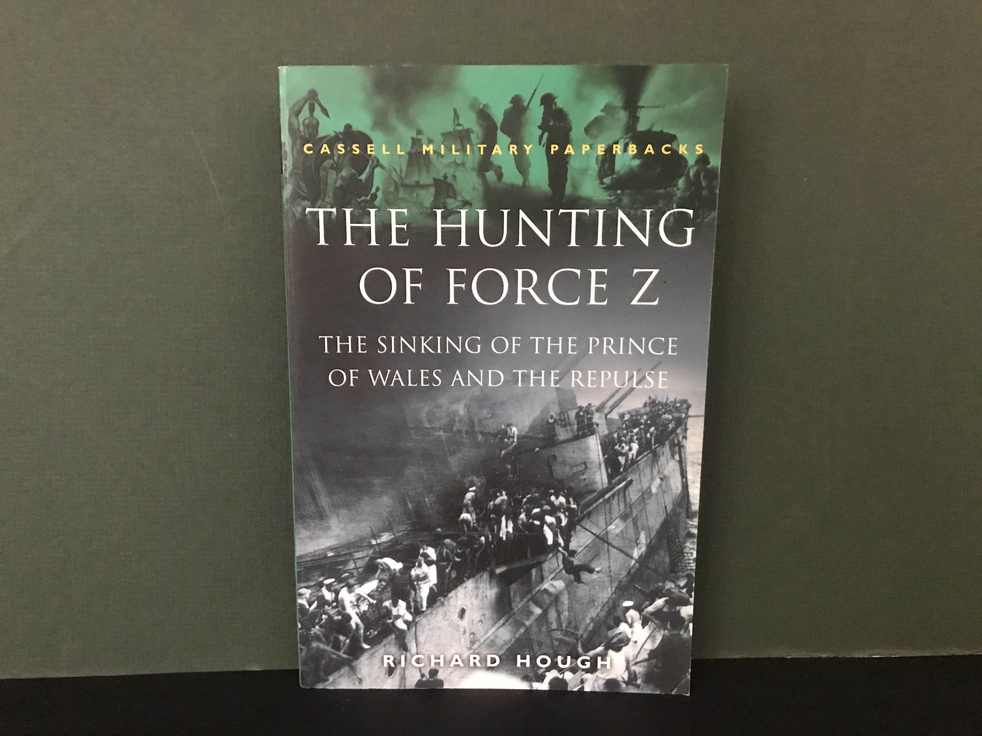 The Hunting of Force Z: The Sinking of the Prince of Wales and the Repulse (Cassell Military Paperbacks) - Hough, Richard
