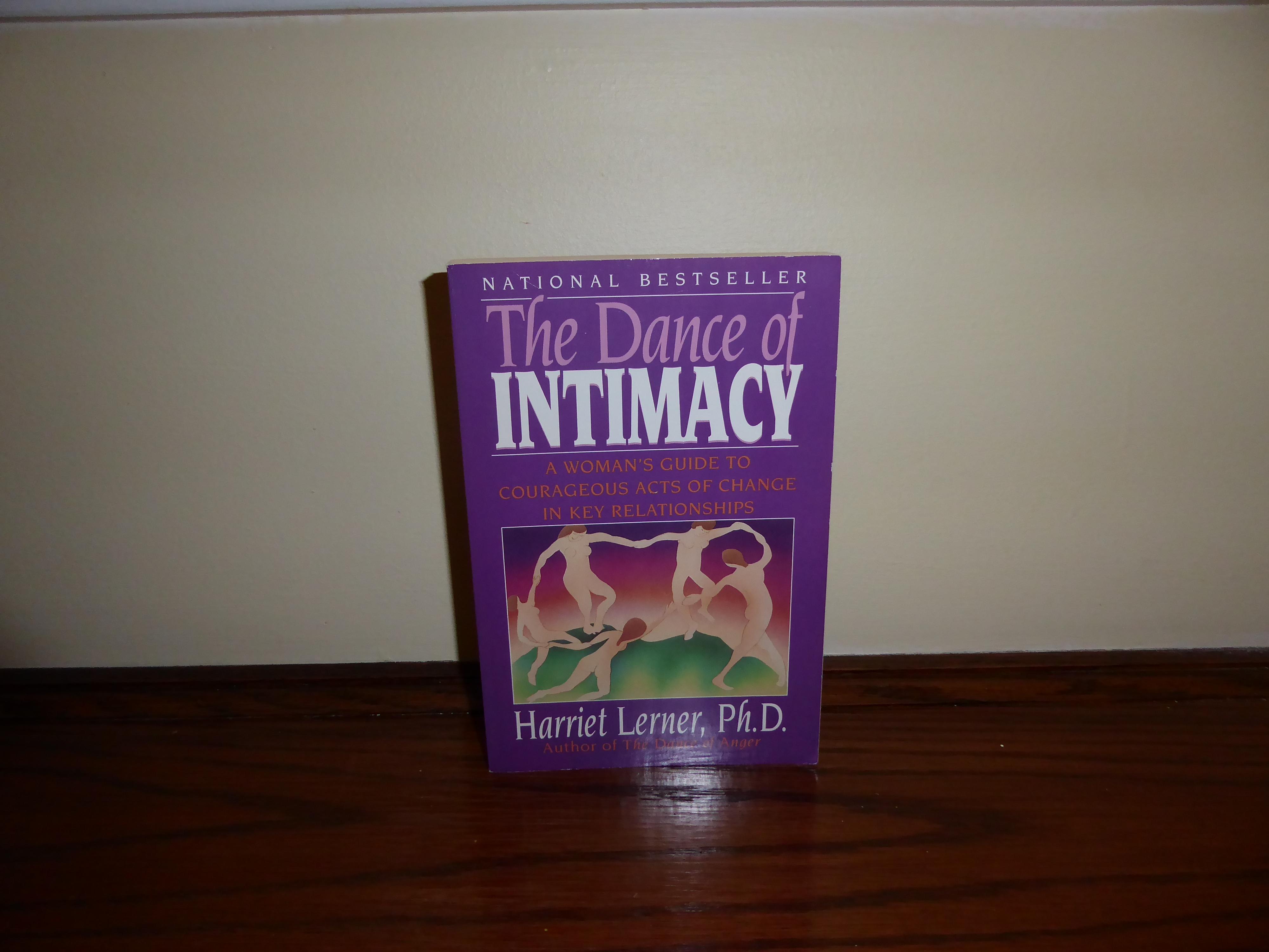 The Dance of Intimacy: A Woman's Guide to Courageous Acts of Change in Key Relationships - Lerner, Harriet