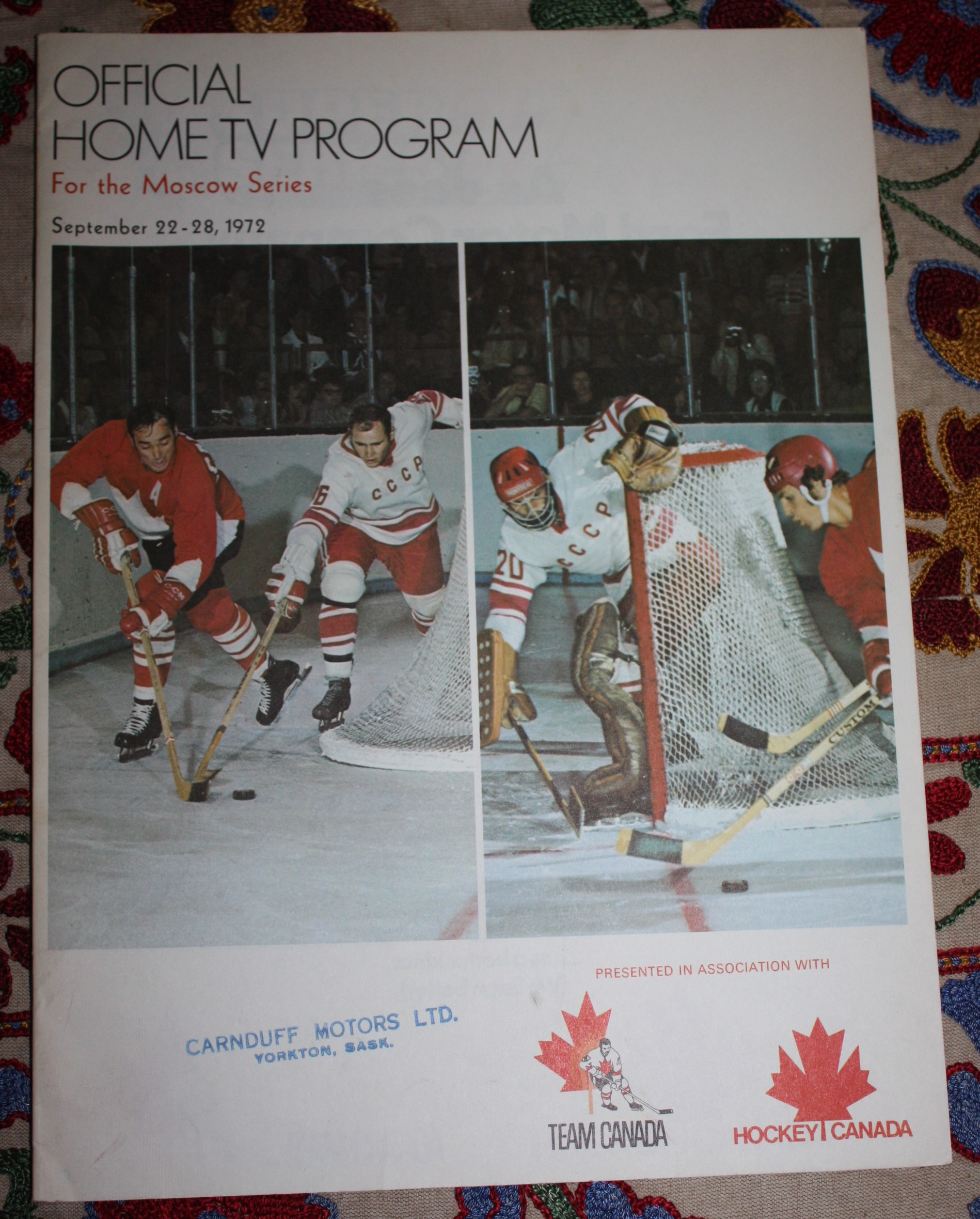 OFFICIAL HOME TV PROGRAM FOR THE MOSCOW SERIES September 22-28, 1972 A Rare copy of this magazine sent to Canadian homes for the Hockey Series of the Century between Team Canada and
