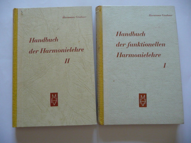 Handbuch der funktionellen Harmonielehre. I. Teil: Lehrbuch. II. Teil: Aufgabenbuch. In 2 Bänden. - so komplett - Grabner, Hermann