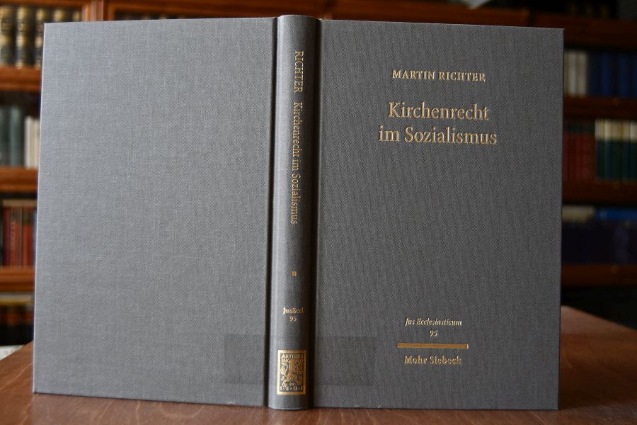 Kirchenrecht im Sozialismus. Die Ordnung der evangelischen Landeskirchen in der DDR. Jus ecclesiasticum Bd. 95 - Richter, Martin