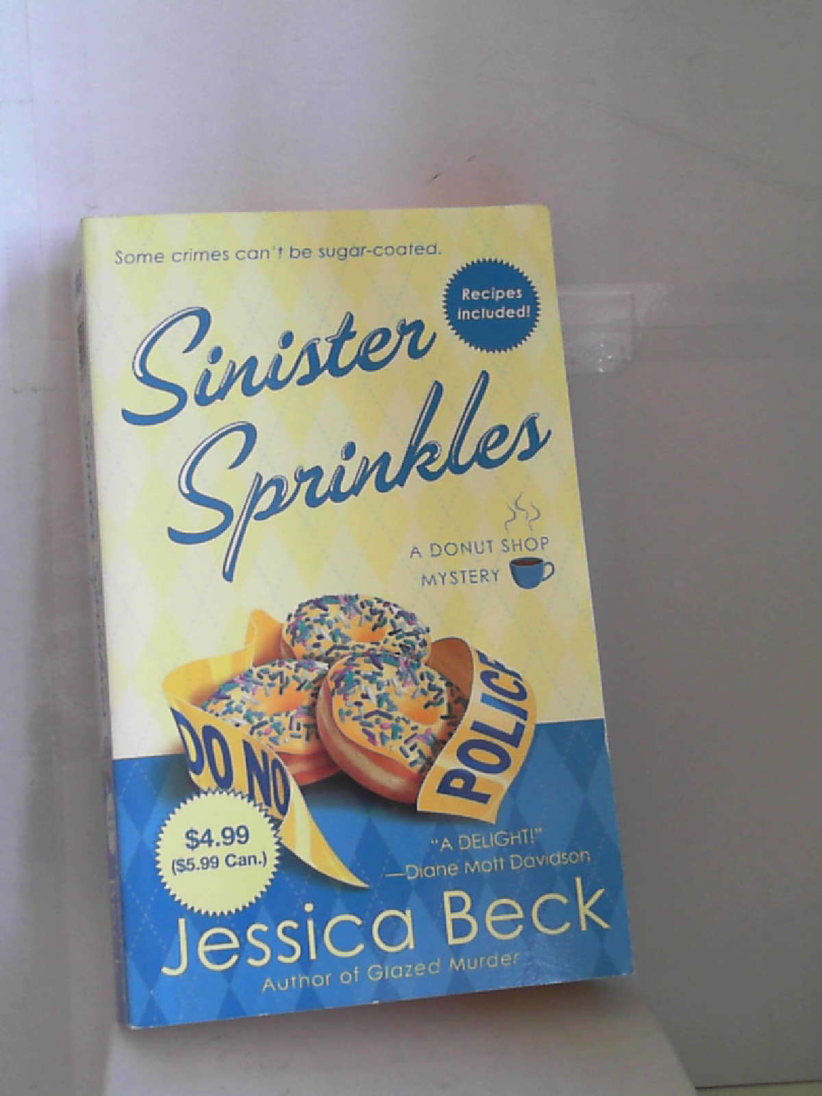 Sinister Sprinkles: A Donut Shop Mystery (Donut Shop Mysteries) - Jessica Beck