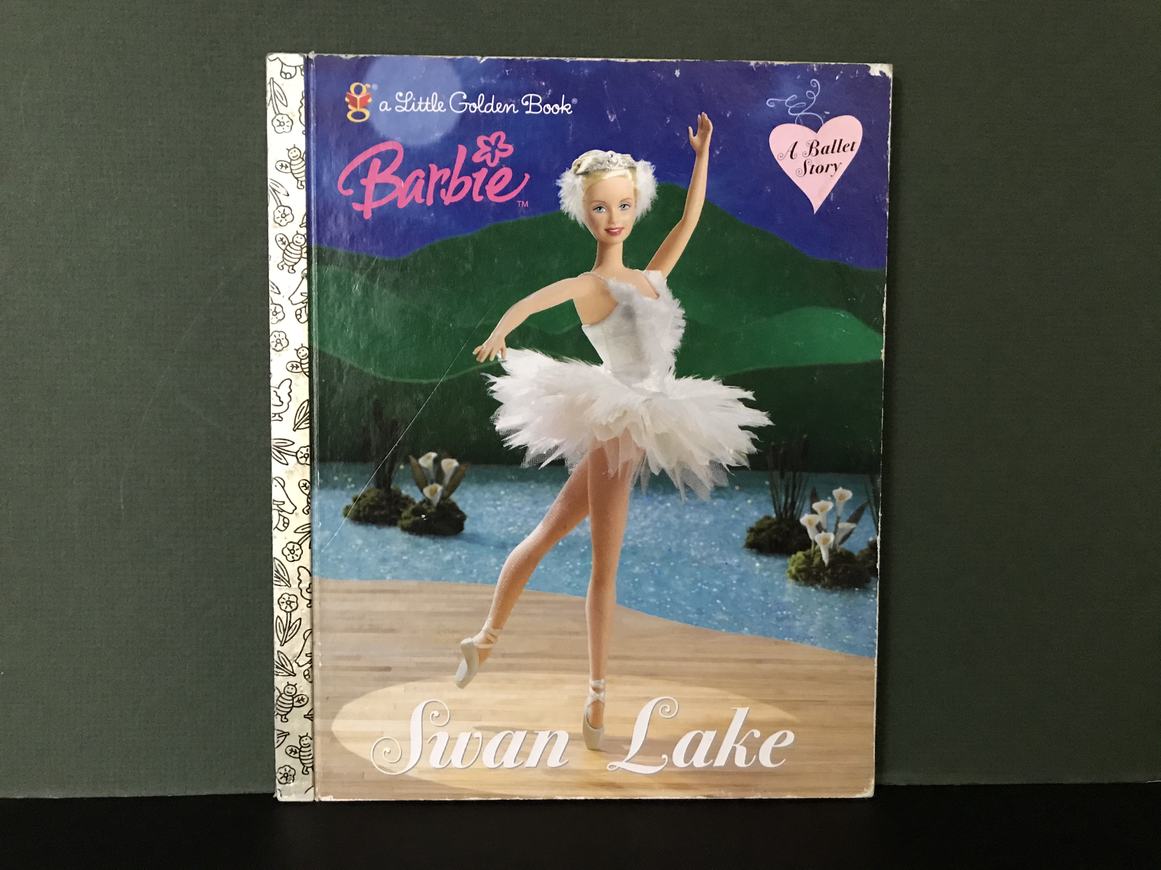 Barbie: Swan Lake - A Ballet Story (A Little Golden Book) - Kassirer, Sue