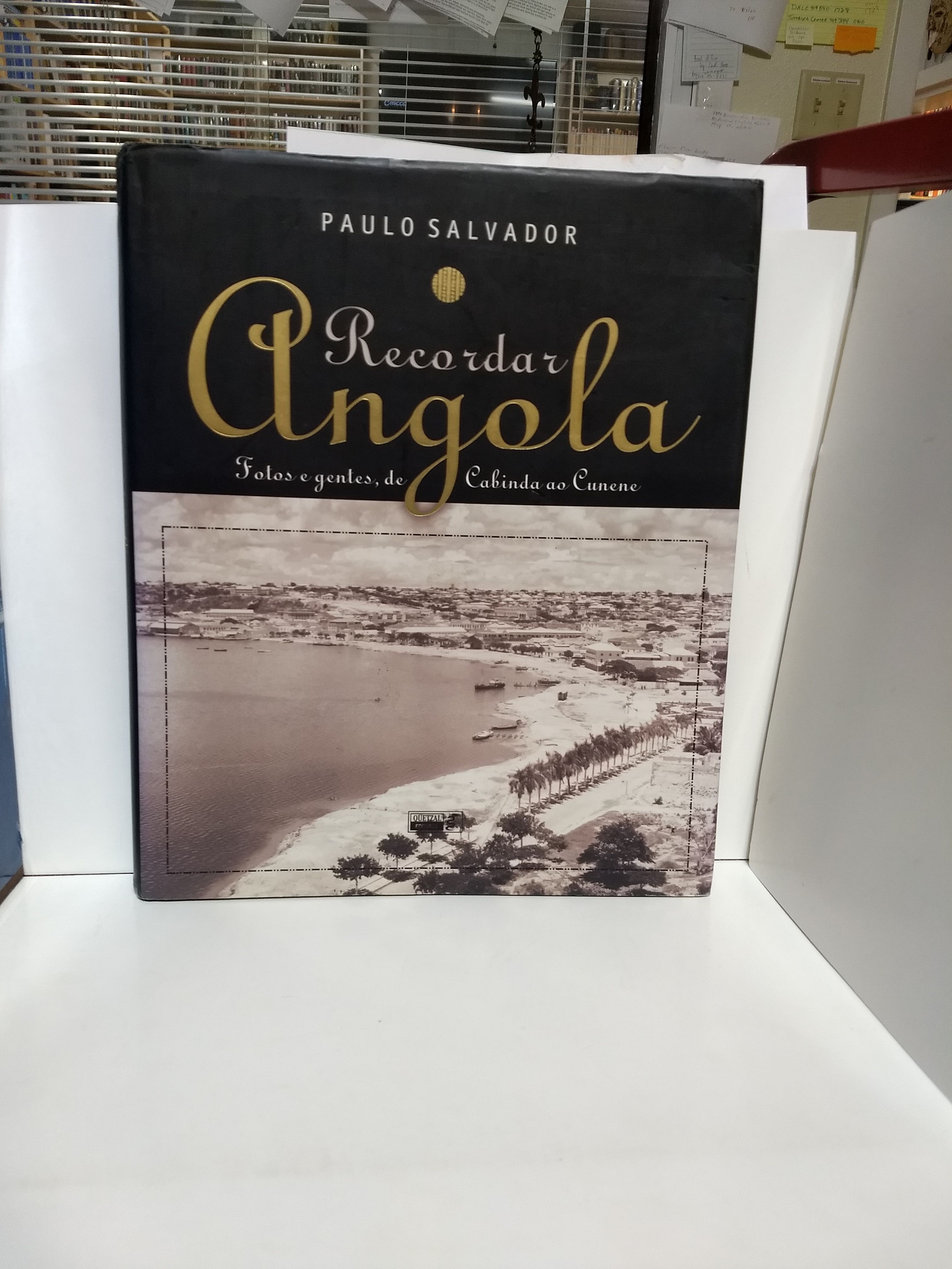 Recordar Angola (SPANISH) - Paulo Salvador