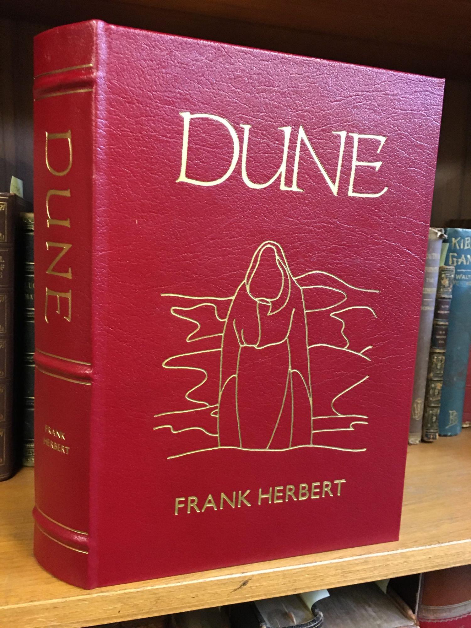 Dune - Hardcover. Dune book. Herbert Frank "Dune". Книга Дюна Chinese.