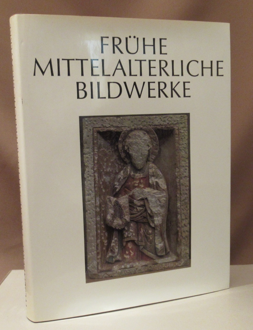 Frühe mittelalterliche Bildwerke. Die Schulen rheinischer Skulptur und ihre Ausstrahlung. - Wesenberg, Rudolf.