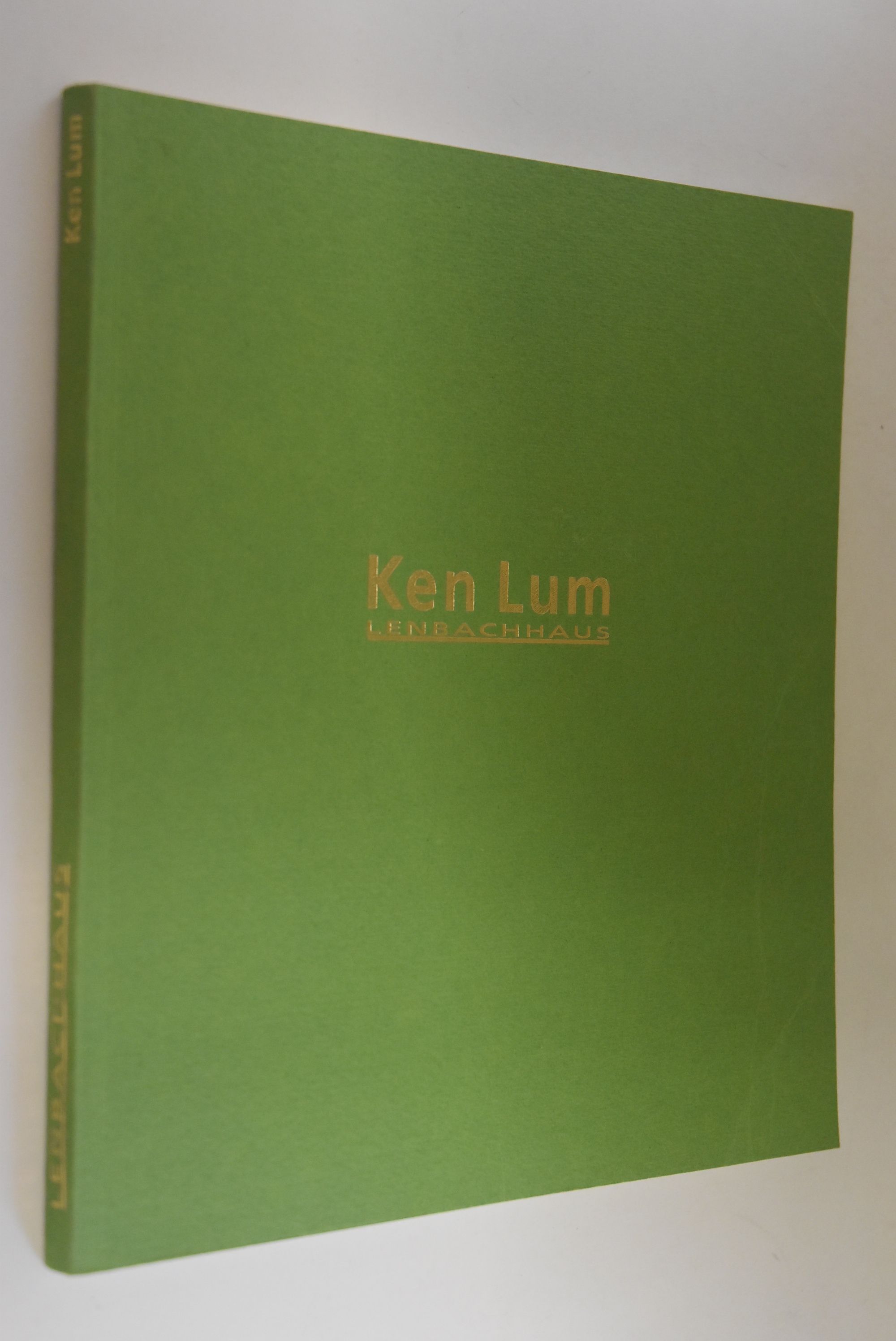 Ken Lum, Come on, get up!: [Städtische Galerie im Lenbachhaus, München, 20. Januar - 7. März 1993; StadtGalerie Saarbrücken, 9. Mai - 12. Juni 1993; Badischer Kunstverein Karlsruhe, 19. Juni - 25. Juli 1993]. hrsg. von Helmut Friedel. [Autoren: Jean-François Chevrier; Helmut Friedel; Bernd Schulz. Übers.: Burke Barrett .] - Lum, Ken (Illustrator), Helmut (Herausgeber) Friedel und Jean-François (Mitwirkender) Chevrier