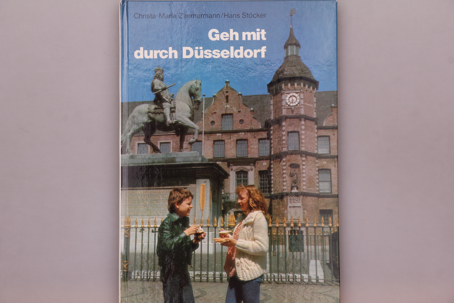 Geh mit durch Düsseldorf. Wie Pitt und Tina ihre Vaterstadt kennenlernen