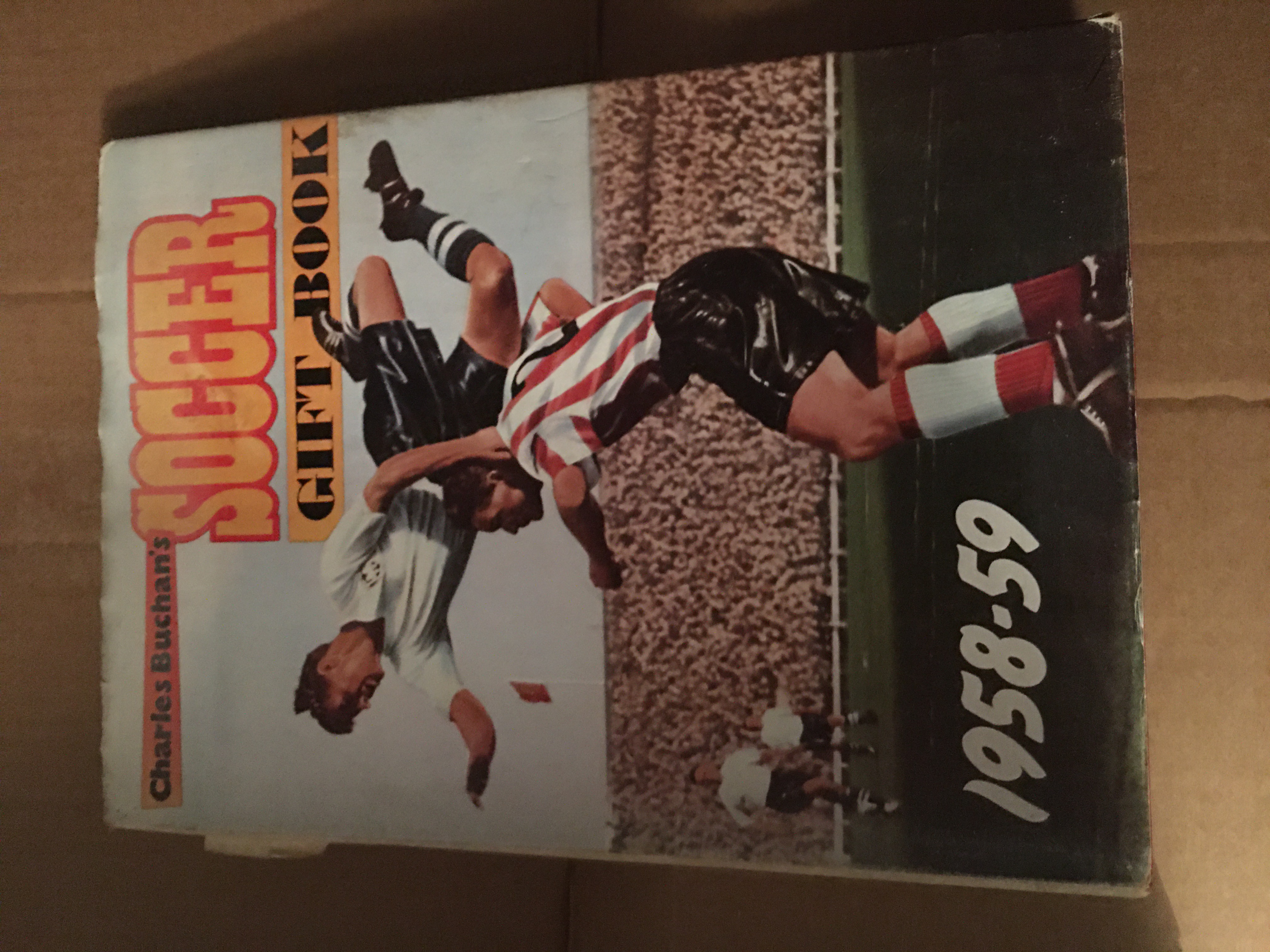 Charles Buchan's SOCCER GIFT BOOK 1958-1959. Annual. Includes: The most expensive goalkeeper in the world, Harry Gregg of Manchester United & Ireland