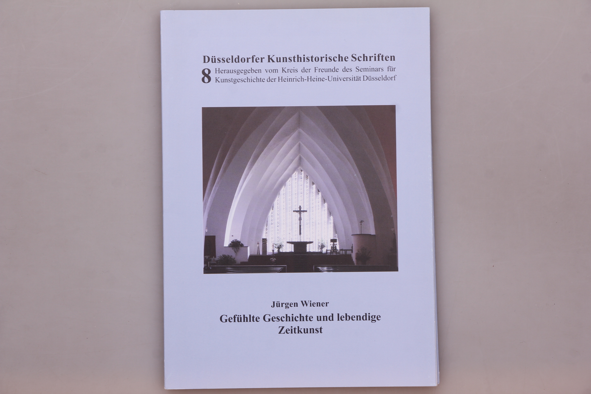 GEFÜHLTE GESCHICHTE UND LEBENDIGE ZEITKUNST. Zur Topik des westdeutschen Kirchenbaus der Weimarer Republik - Wiener, Jürgen