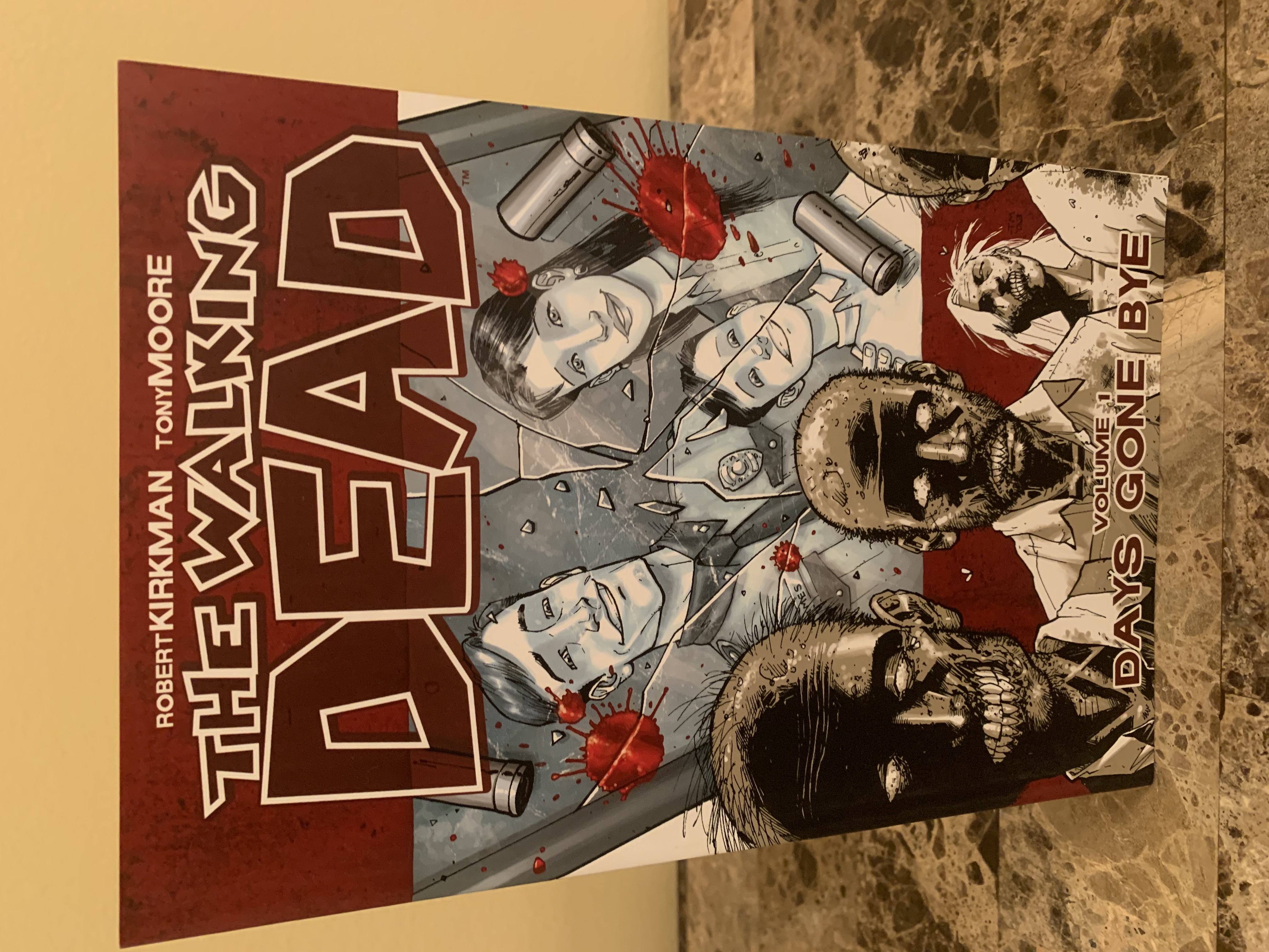  The Walking Dead, Vol. 1: Days Gone Bye: 9781582406725: Robert  Kirkman, Tony Moore: Books