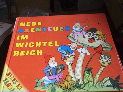 Neue Abenteuer im Wichtelreich mit teils ganzseitigen Illustrationen in Farbe. - Angaben, ohne