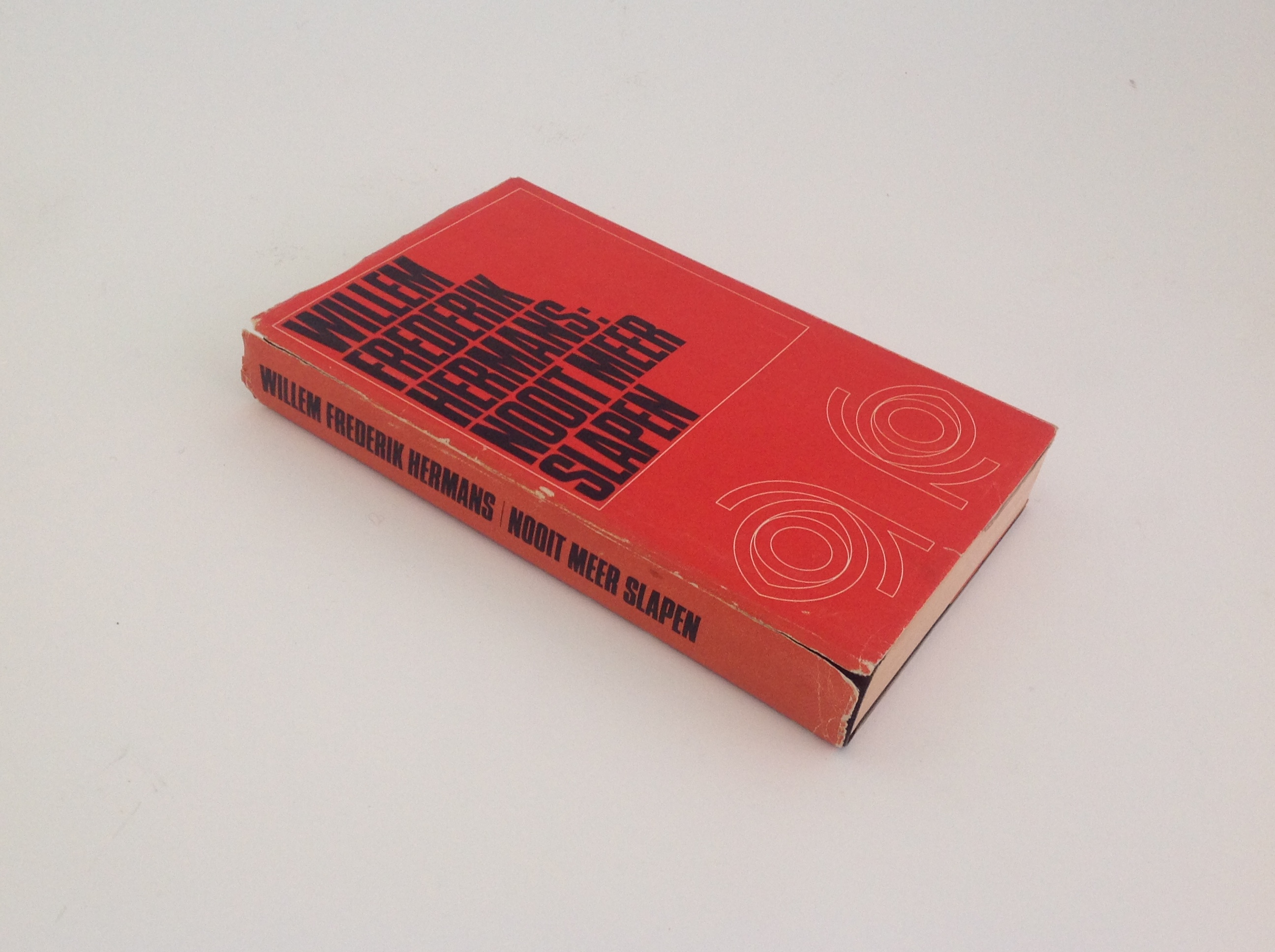Nooit Meer Slapen - Eerste Druk Gebonden Met Stofomslag - de WILLEM