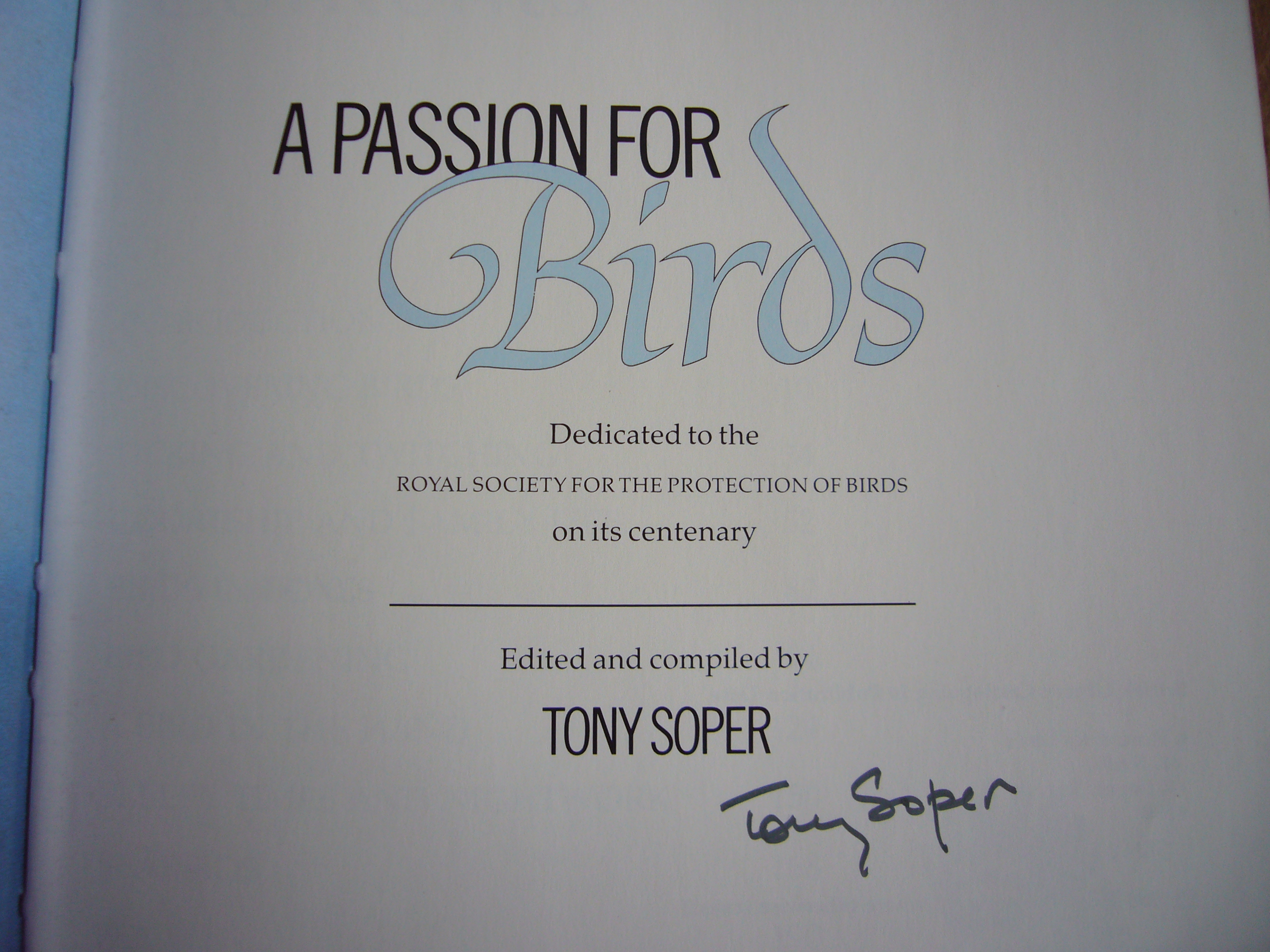 A Passion for Birds : Tony Soper's Ultimate Birdside Bedside Book *Signed by Author* - Soper, Tony