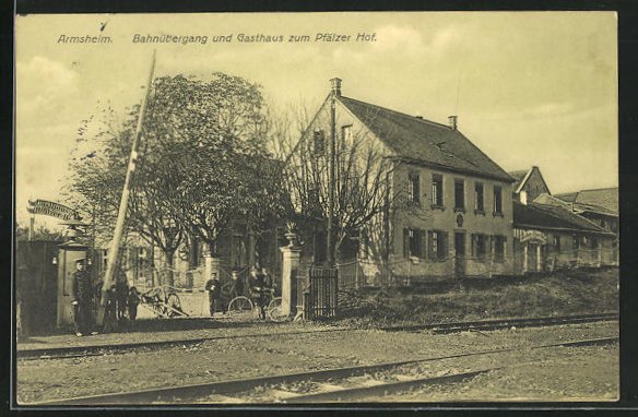 Ansichtskarte Armsheim, Bahnübergang und Gasthaus zum Pfälzer Hof ...