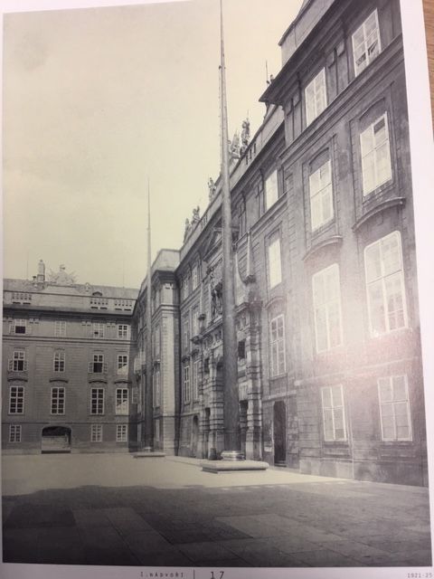 Prague Castle – Lift by the Josip Plečnik | Triplex výtahy