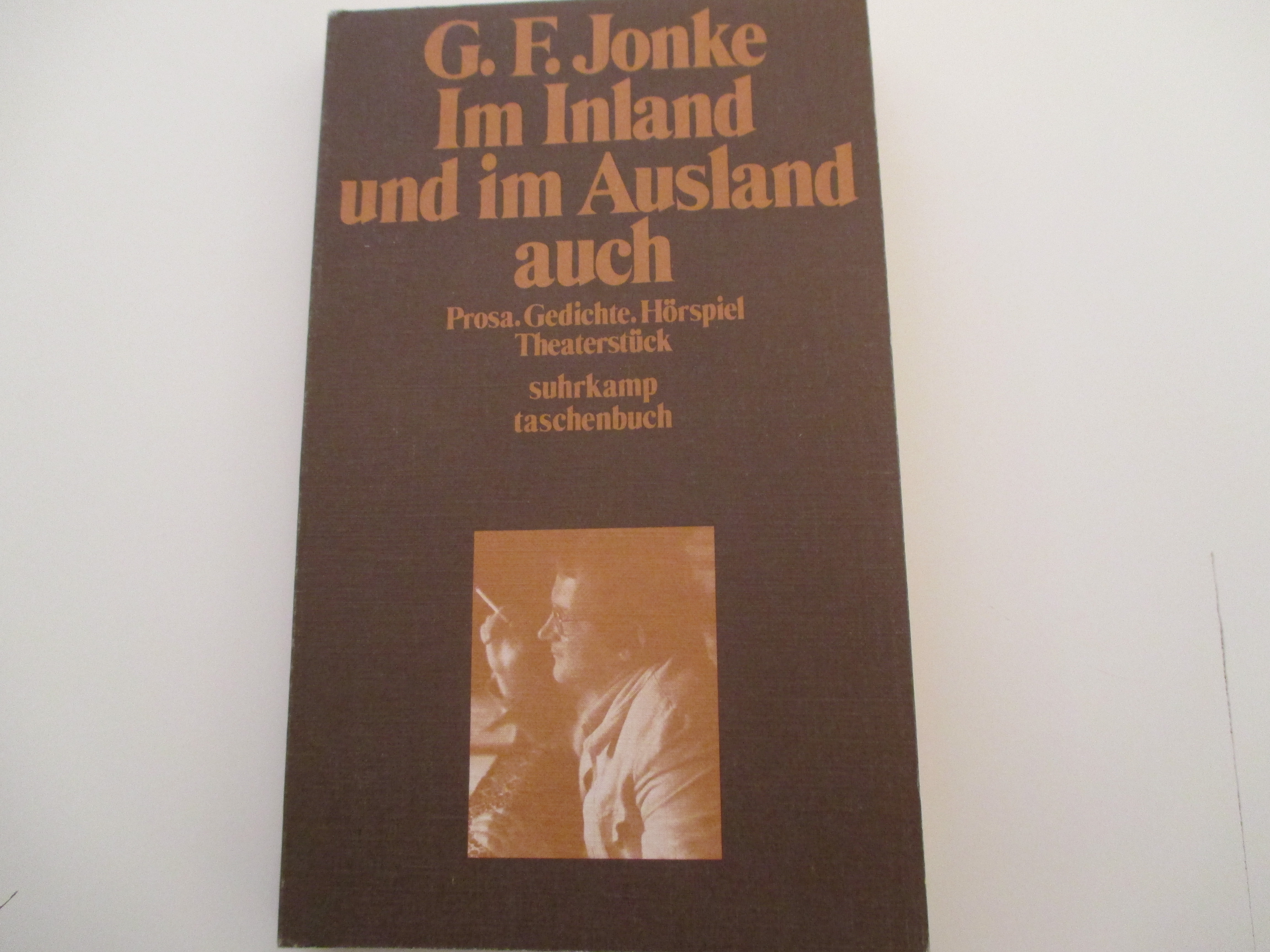 Im Inland und im Ausland auch. Prosa, Gedichte, Hörspiel, Theaterstück. - Jonke, G.F.