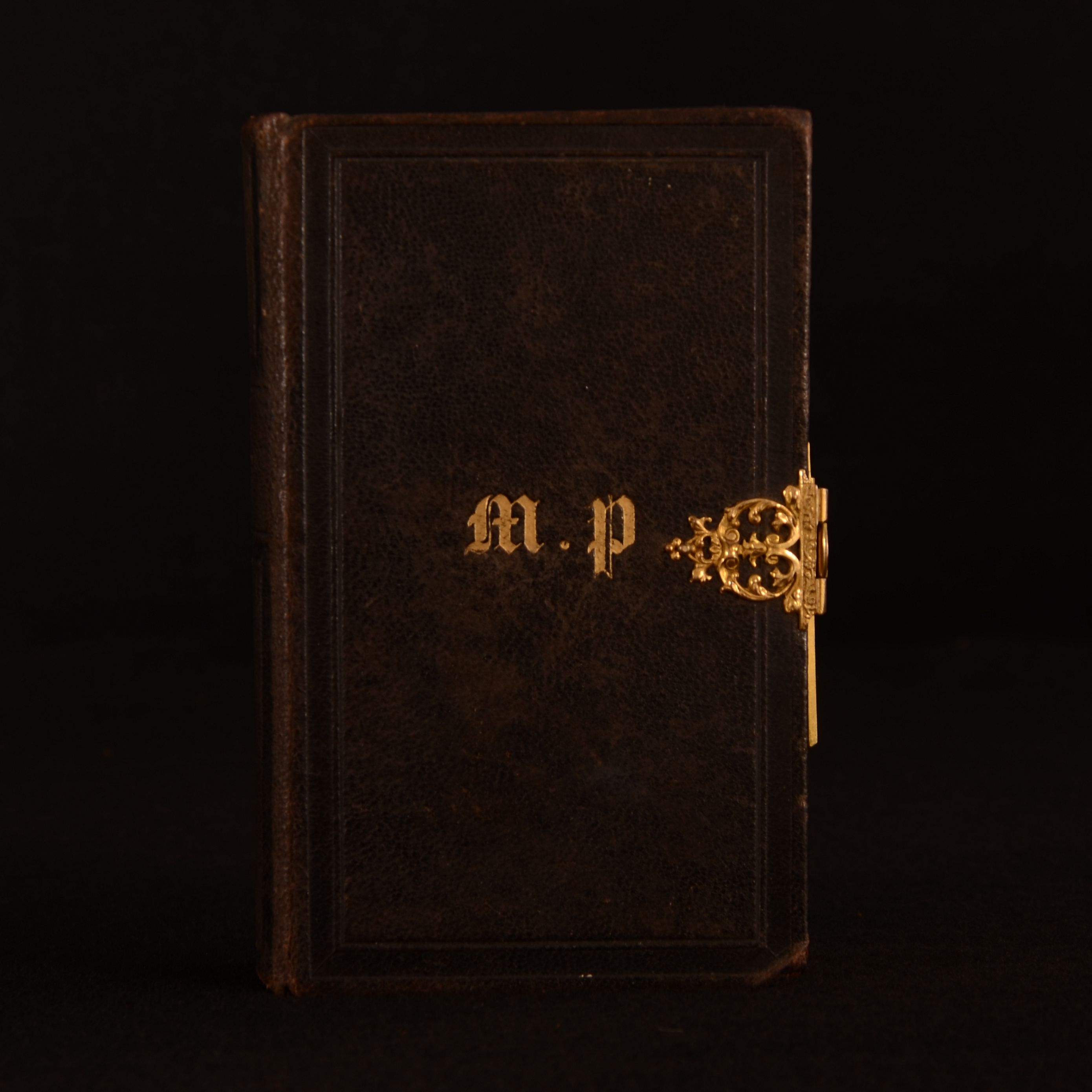 Paroissien Complet Contenant L'Office Des Dimanches Et Fetes De L'Annee en latin et en francais A L'Usage De Paris. Nouvelle Edition. Augmentee des O