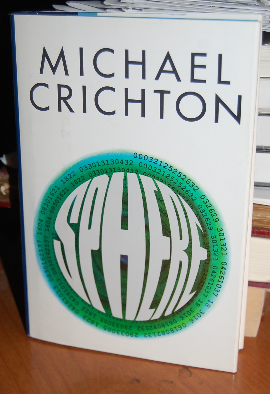 Sphere. - Chrichton, Michael.