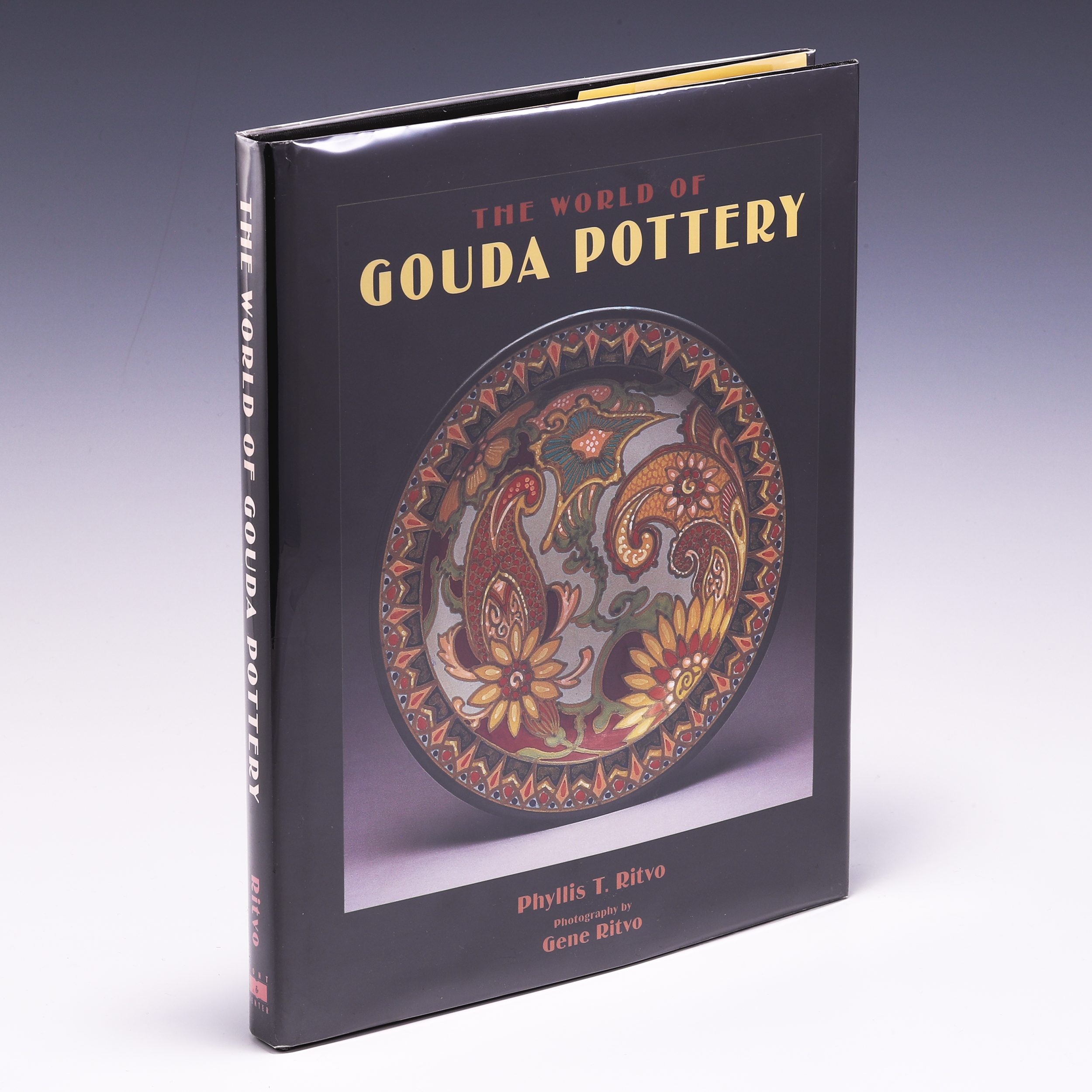 The World of Gouda Pottery - Phyllis T. Ritvo, et al