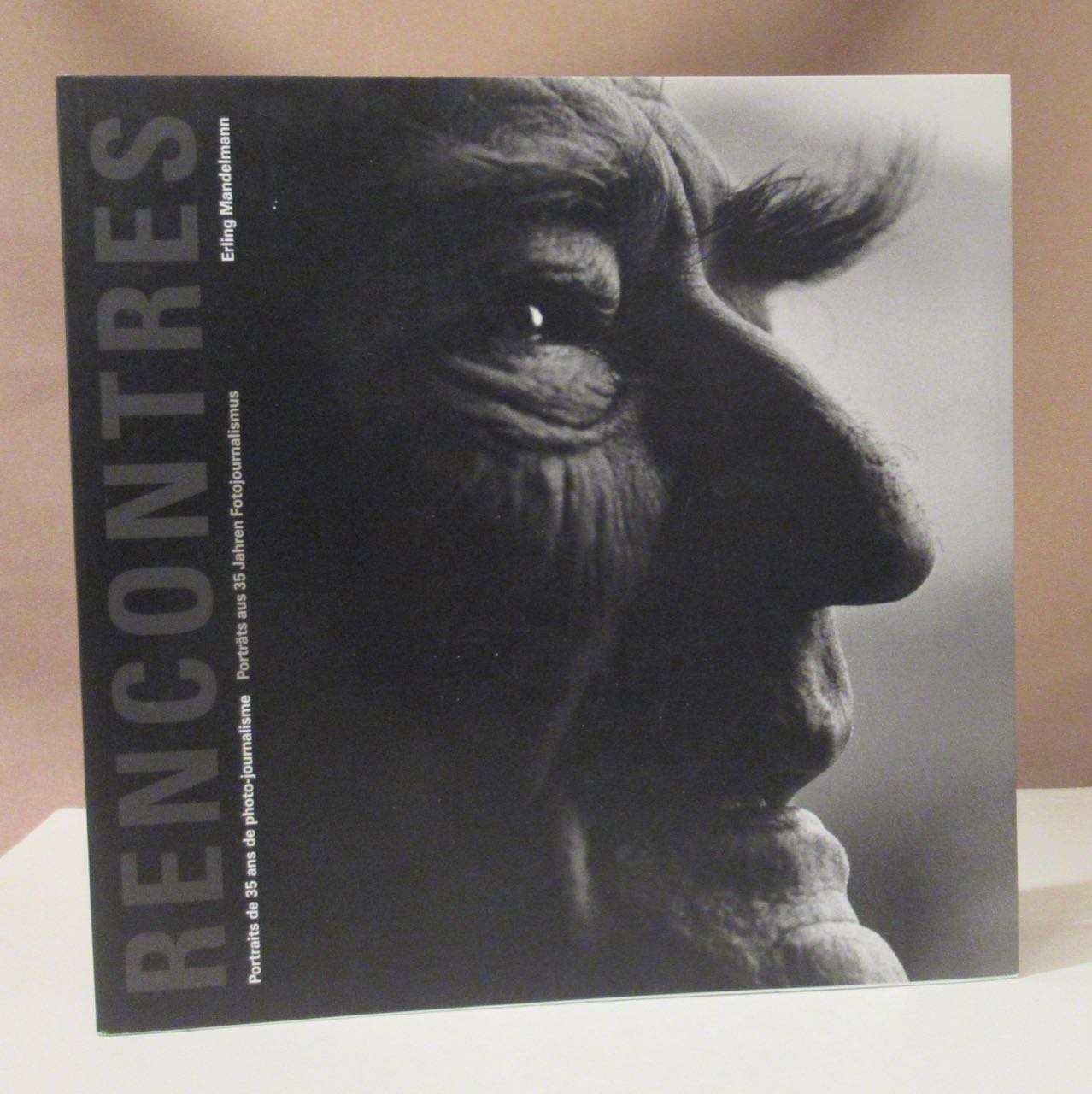 Rencontres. Portraits de 35 ans e photo-journalisme. Porträts aus 35 Jahren Fotojournalismus. - Mandelmann, Erling.