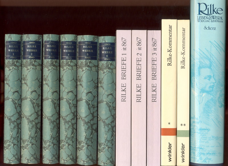 4 Titel von/über Rainer Maria Rilke:) I: Rilke, R.M.: Werke in sechs ( 6 ) Bänden. II: Rilke, R.M.: Briefe. Erster ( - Dritter) Band. Herausgegeben vom Rilke-Archiv in Weimar in Verbindung mit Ruth Sieber-Rilke. III: Stahl, A.: Rilke Kommentar. (Band 1:) Zum lyrischen Werk. (Band 2:) Zu den Aufzeichnungen des Malte Laurids Brigge, zur erzählerischen Prosa, zu den essayistischen Schriften und zum dramatischen Werk. IV: Leppmann, W.: Rilke. Sein Leben, seine Welt, sein Werk. - Rilke, R.M. - Rilke-Archiv - Sieber-Rilke, R. - Stahl, A. - Leppmann, W.