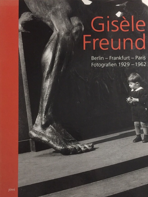 Gisèle Freund : Berlin - Frankfurt - Paris. Fotografien 1929 - 1962 ,erscheint anlässlich einer Ausstellung der 46. Berliner Festwochen 1996 . - Freund, Gisèle (Illustrator) und Marita (Herausgeber) Braun-Ruiter