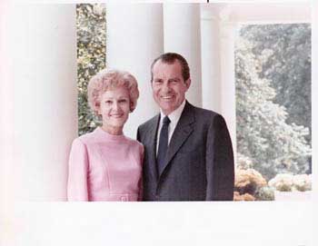 Original official White House photograph of President Richard Nixon and First Lady Pat Nixon. Official White House Photographer. [Satisfaisant]