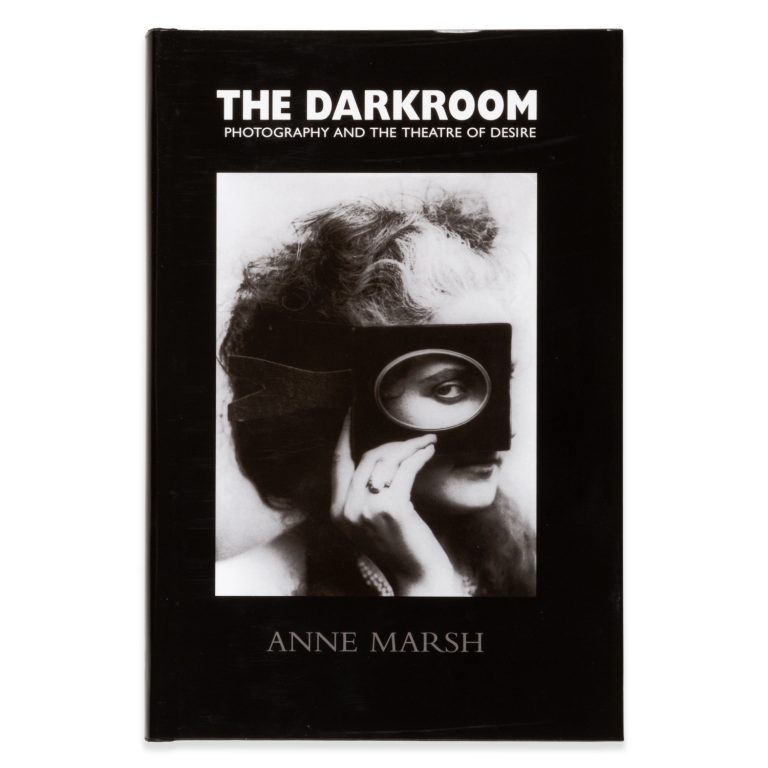 The darkroom : photography and the theatre of desire - MARSH, Anne